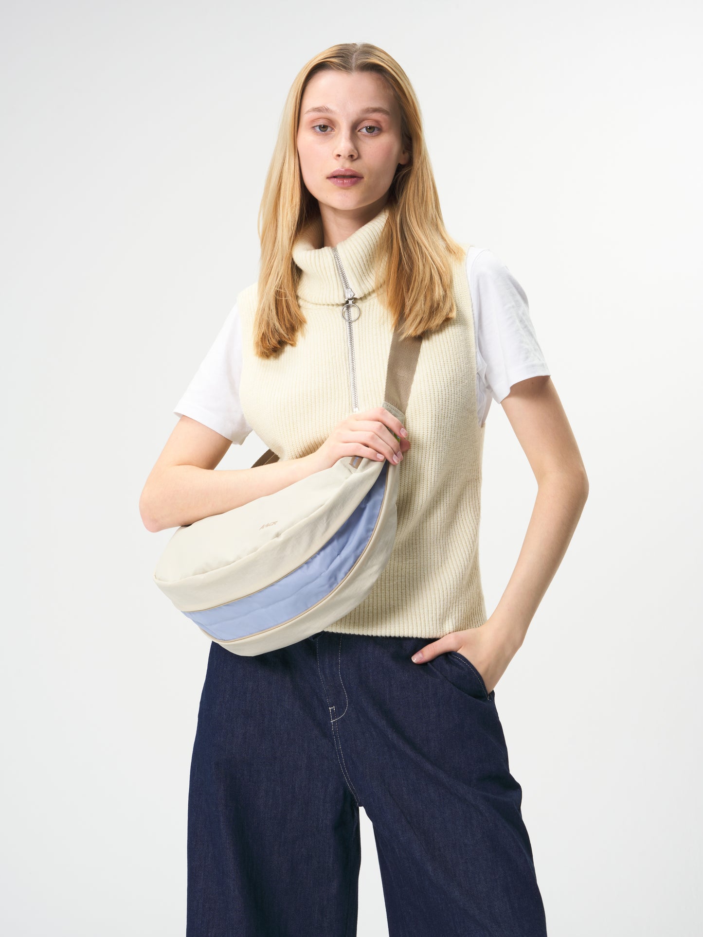 AVR-BLW-001-10058-AEVOR-Bike-Sling-Bag-Off-White-52