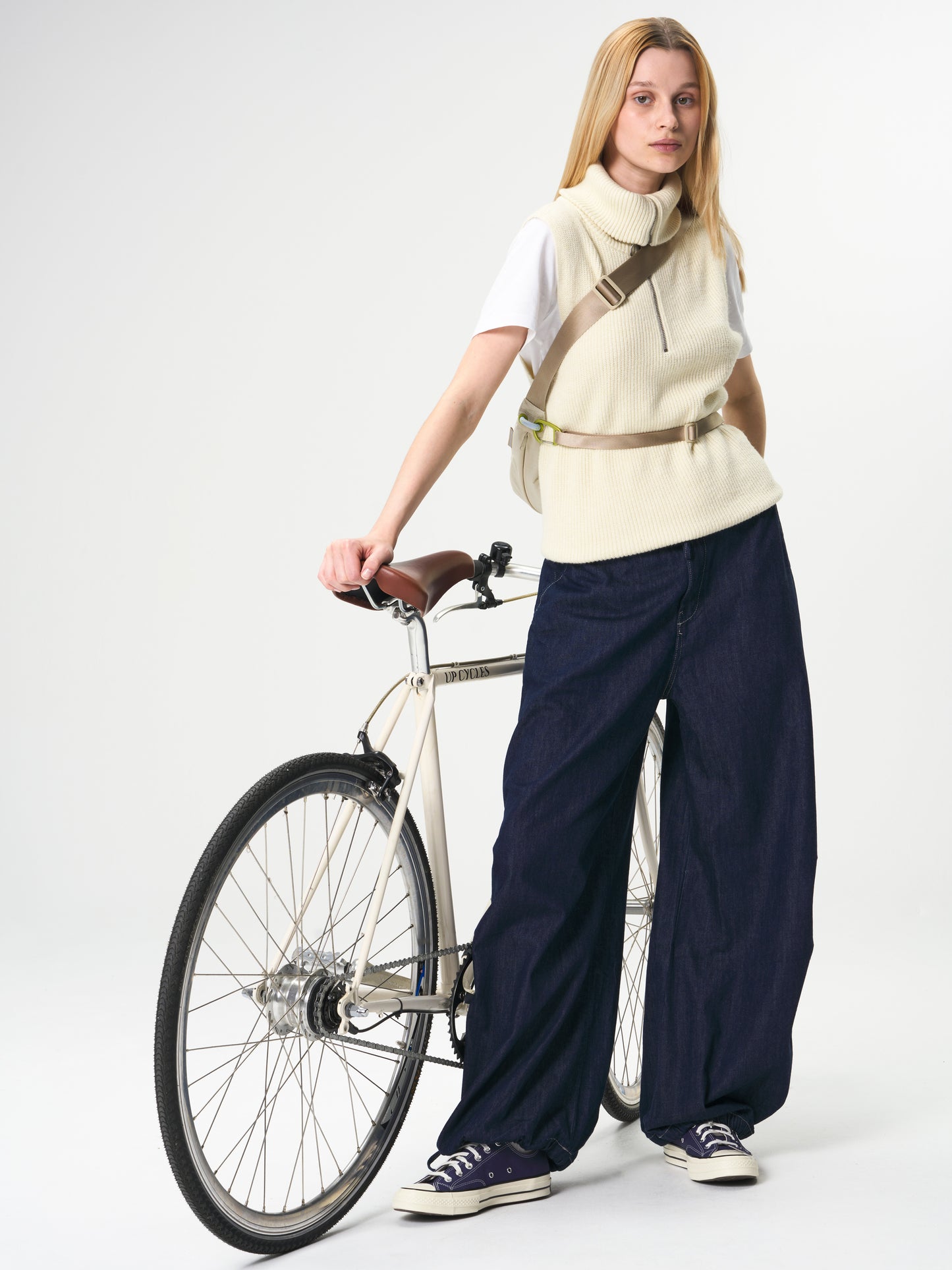 AVR-BLW-001-10058-AEVOR-Bike-Sling-Bag-Off-White-55