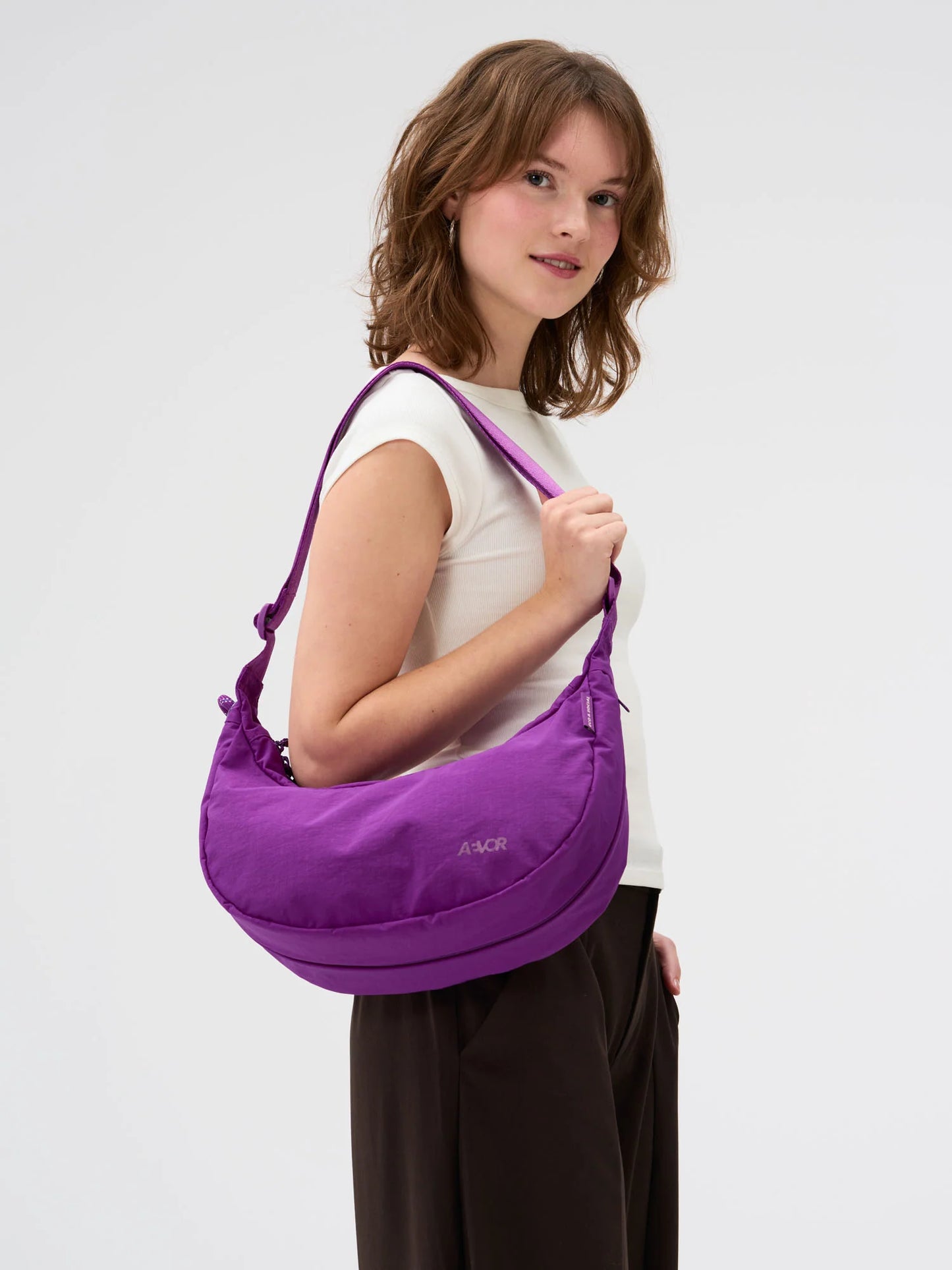 Aevor - BIKE SLING BAG - Electric Fuchsia