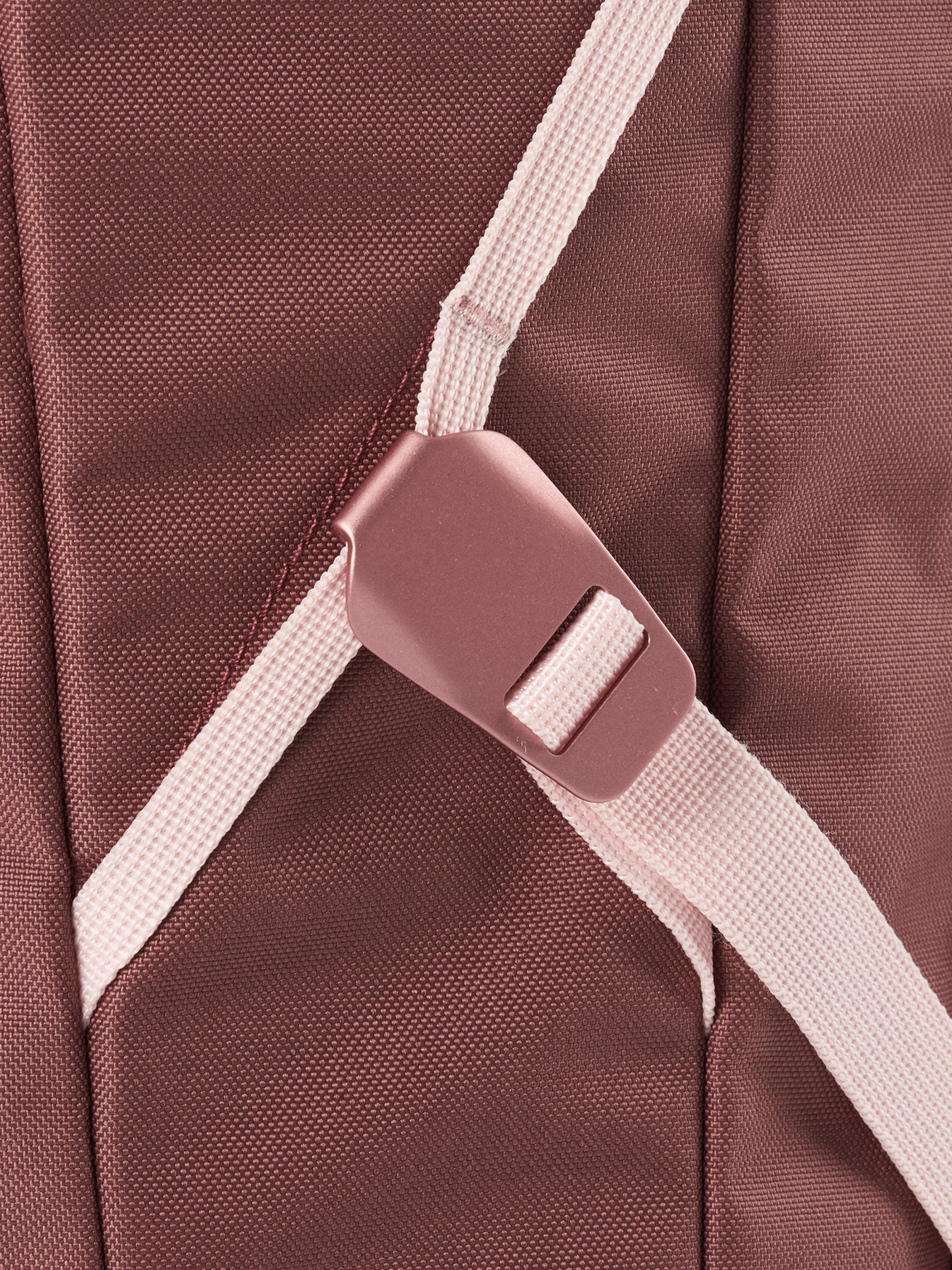 AVR-BPS-001-40137-AEVOR-Daypack-Raw-Ruby-08_1346x