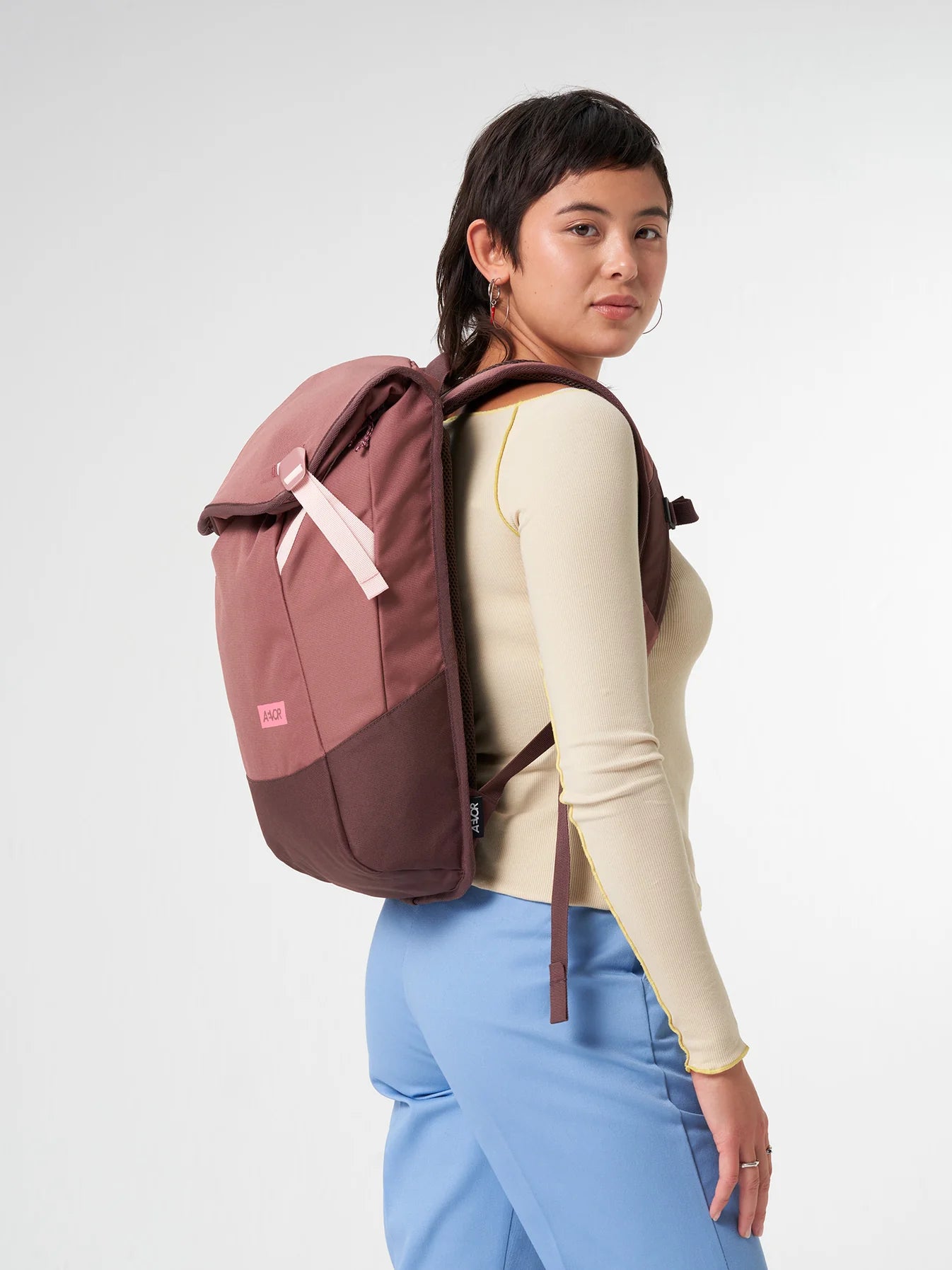 AVR-BPS-001-40137-AEVOR-Daypack-Raw-Ruby-51_1346x.jpg