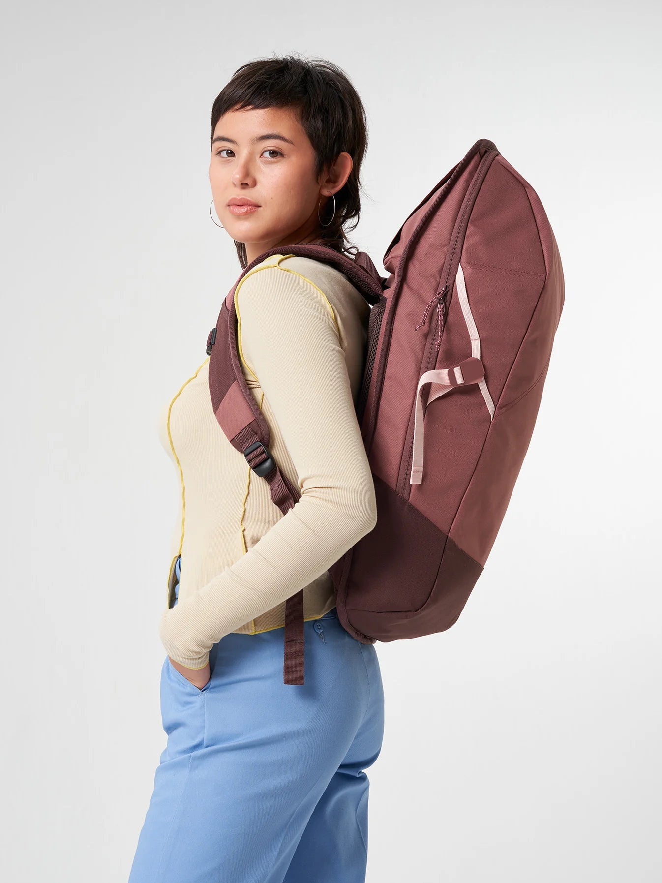 AVR-BPS-001-40137-AEVOR-Daypack-Raw-Ruby-53_1346x.jpg