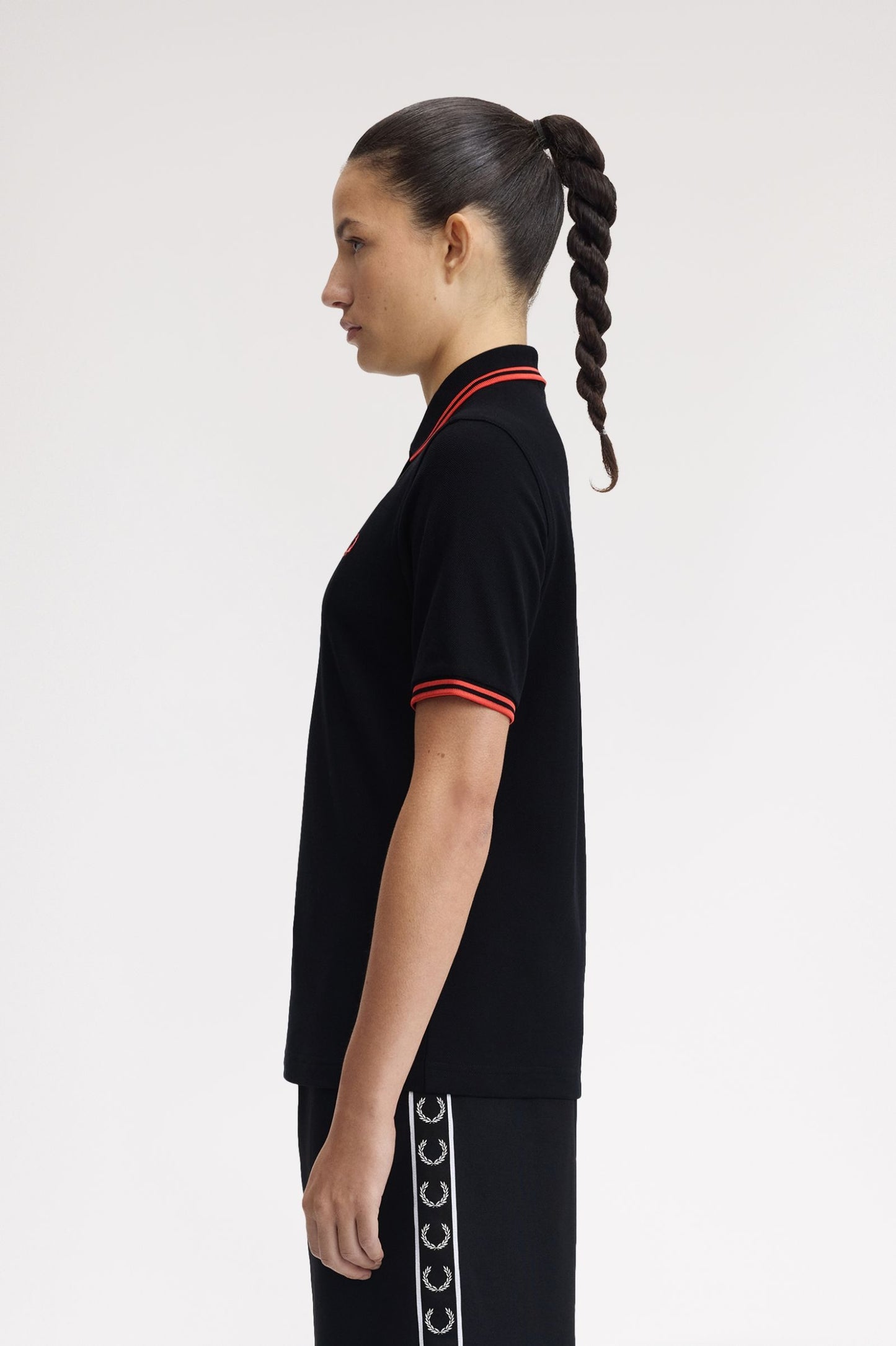 Fred Perry - W' TWIN TIPPED POLO SHIRT - Black/Flamingo Tan