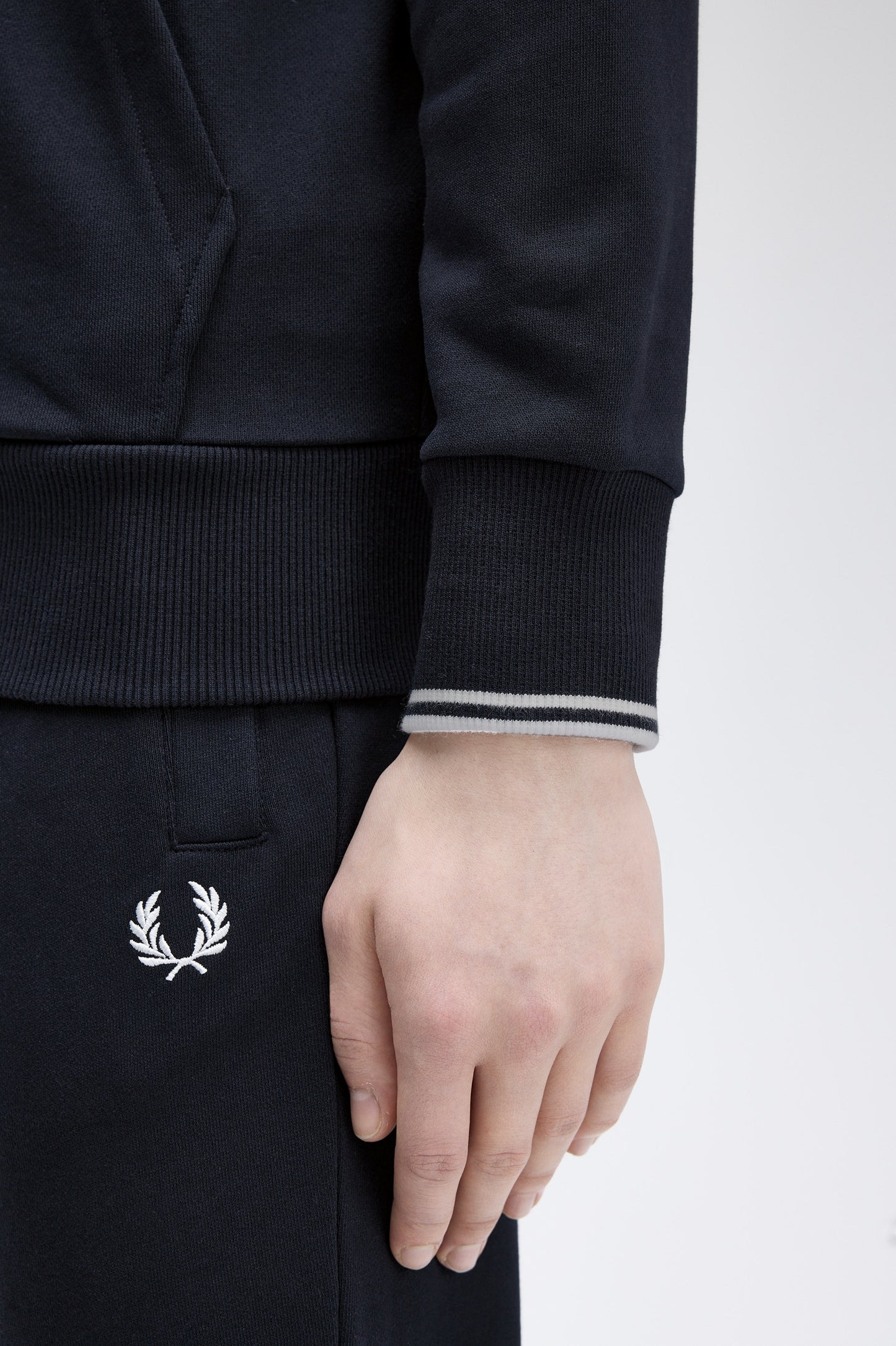 Fred Perry - HOODED ZIP TROUGH - Navy