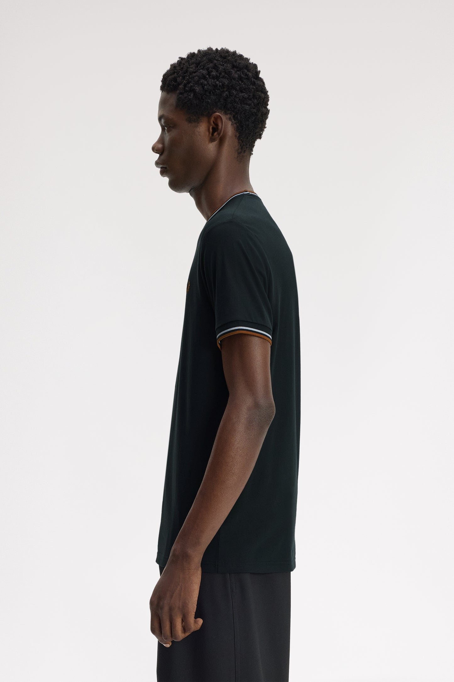 Fred Perry - TWIN TIPPED T-SHIRT - Night Green/Dusky Blue/Dark Caramel