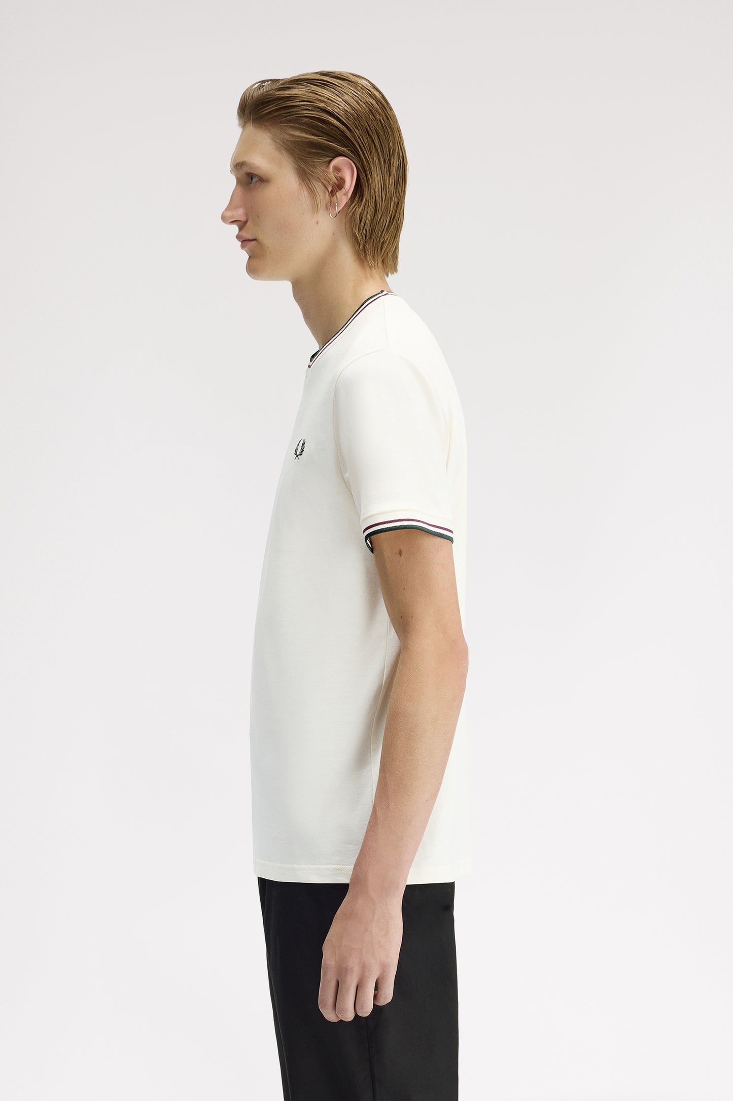 Fred Perry - TWIN TIPPED T-SHIRT - Ecru/Oxblood/Grassroots