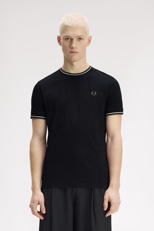Fred Perry - TWIN TIPPED T-SHIRT - Black/Ecru/Laurel Wreath Green