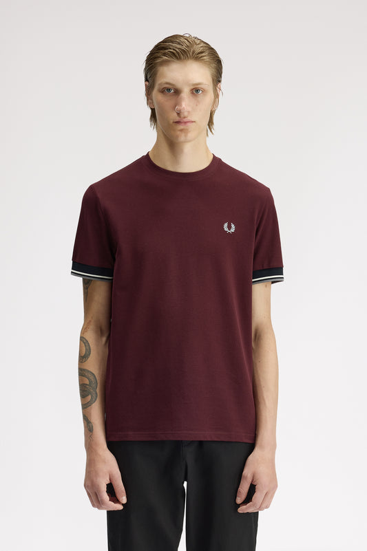 Fred Perry - TWIN TIPPED CUFF T-SHIRT - Oxblood