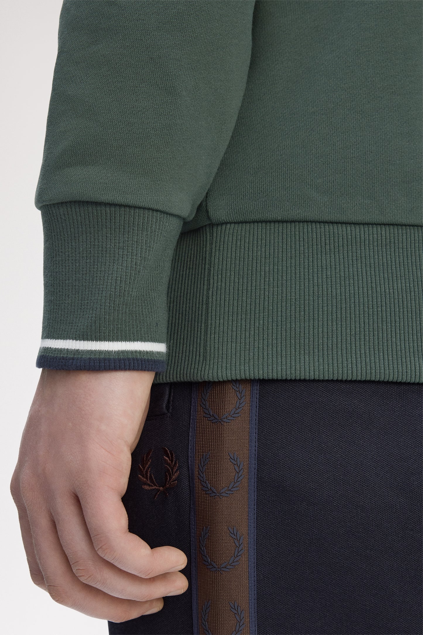 Fred Perry - HALF ZIP SWEATSHIRT - Courtgreen/Snowhite/Navy