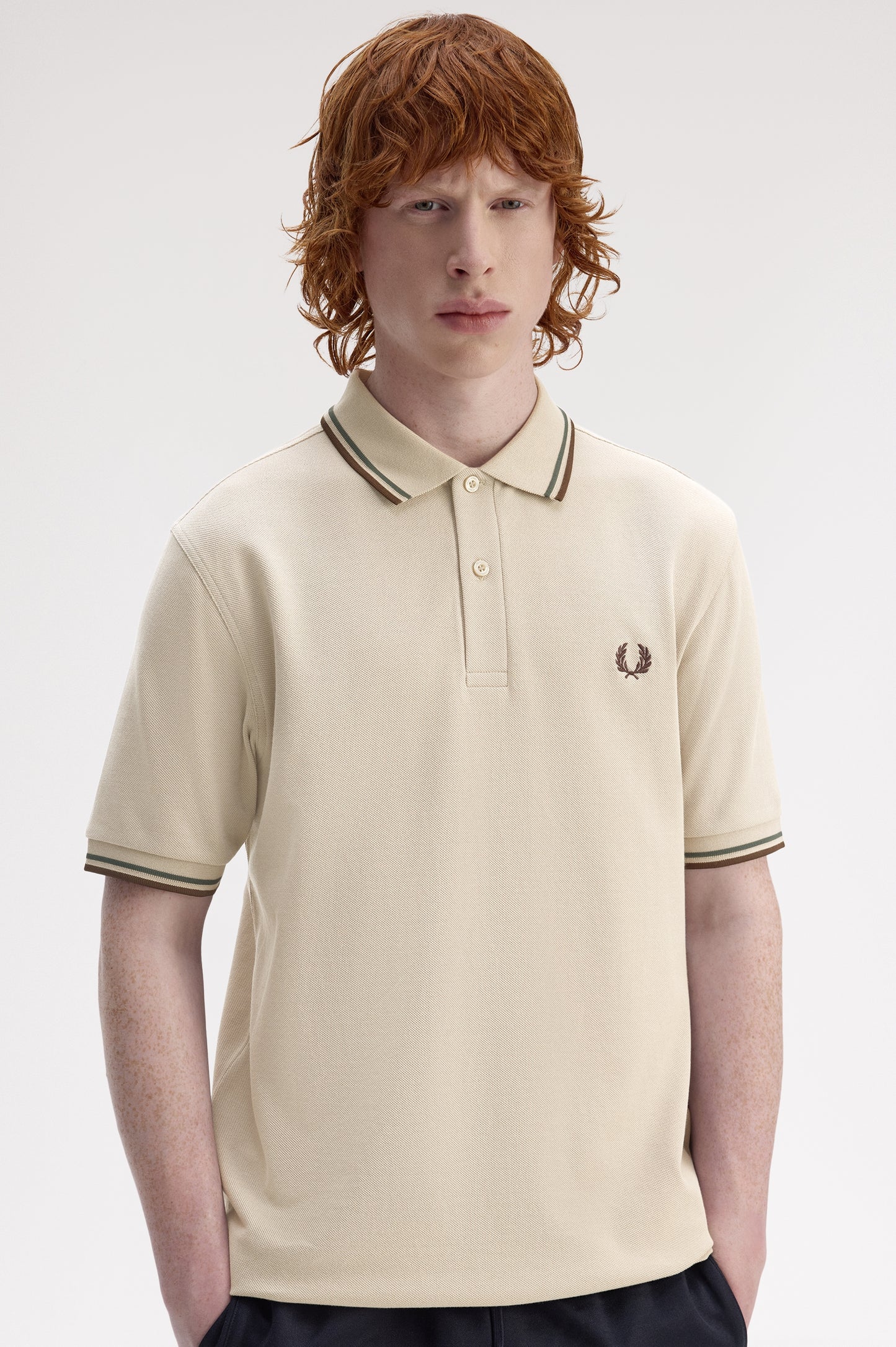 Fred Perry - TWIN TIPPED POLO SHIRT - Warmoat/Courtgreen/Browntobacco