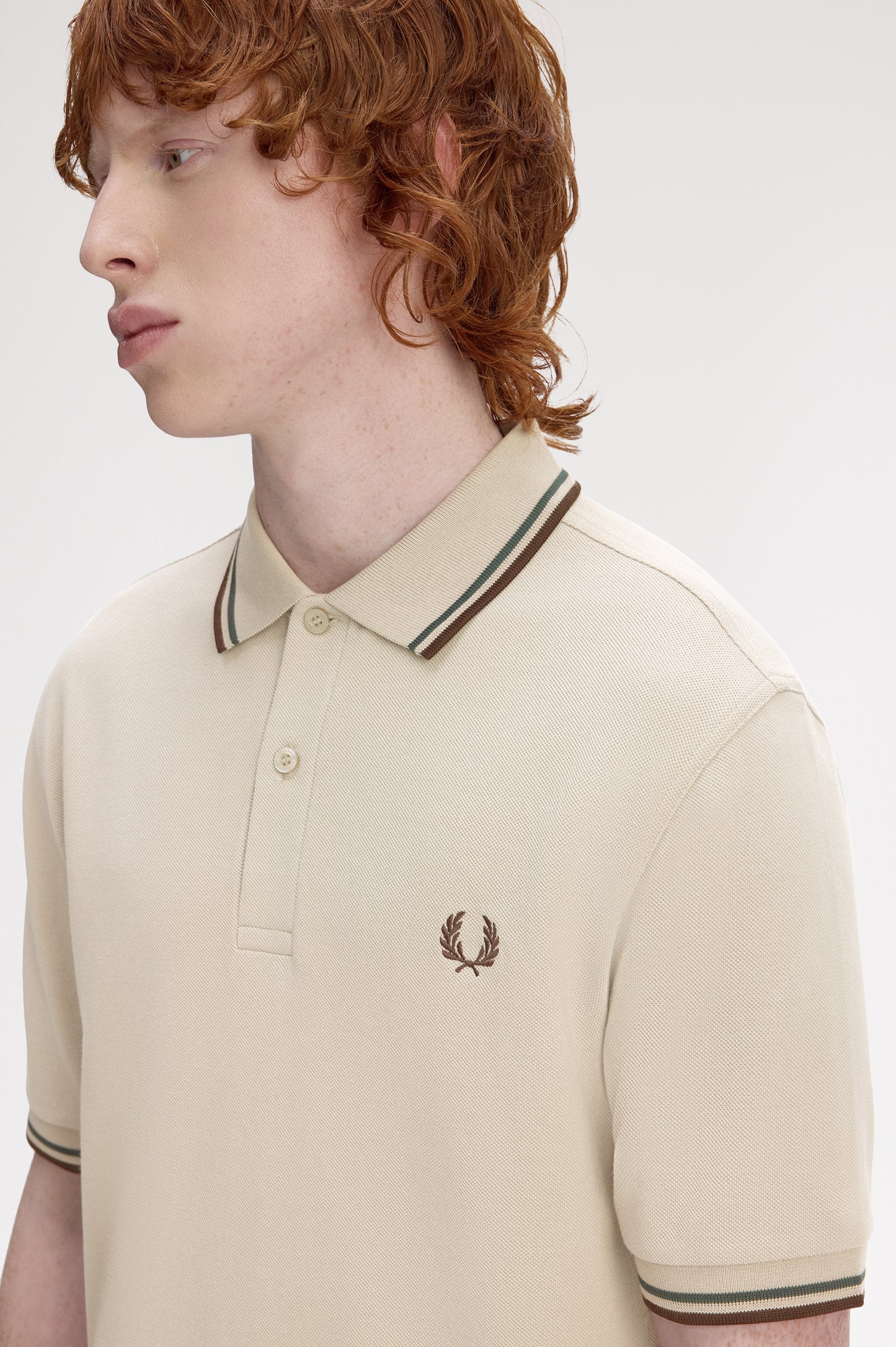 Fred Perry - TWIN TIPPED POLO SHIRT - Warmoat/Courtgreen/Browntobacco