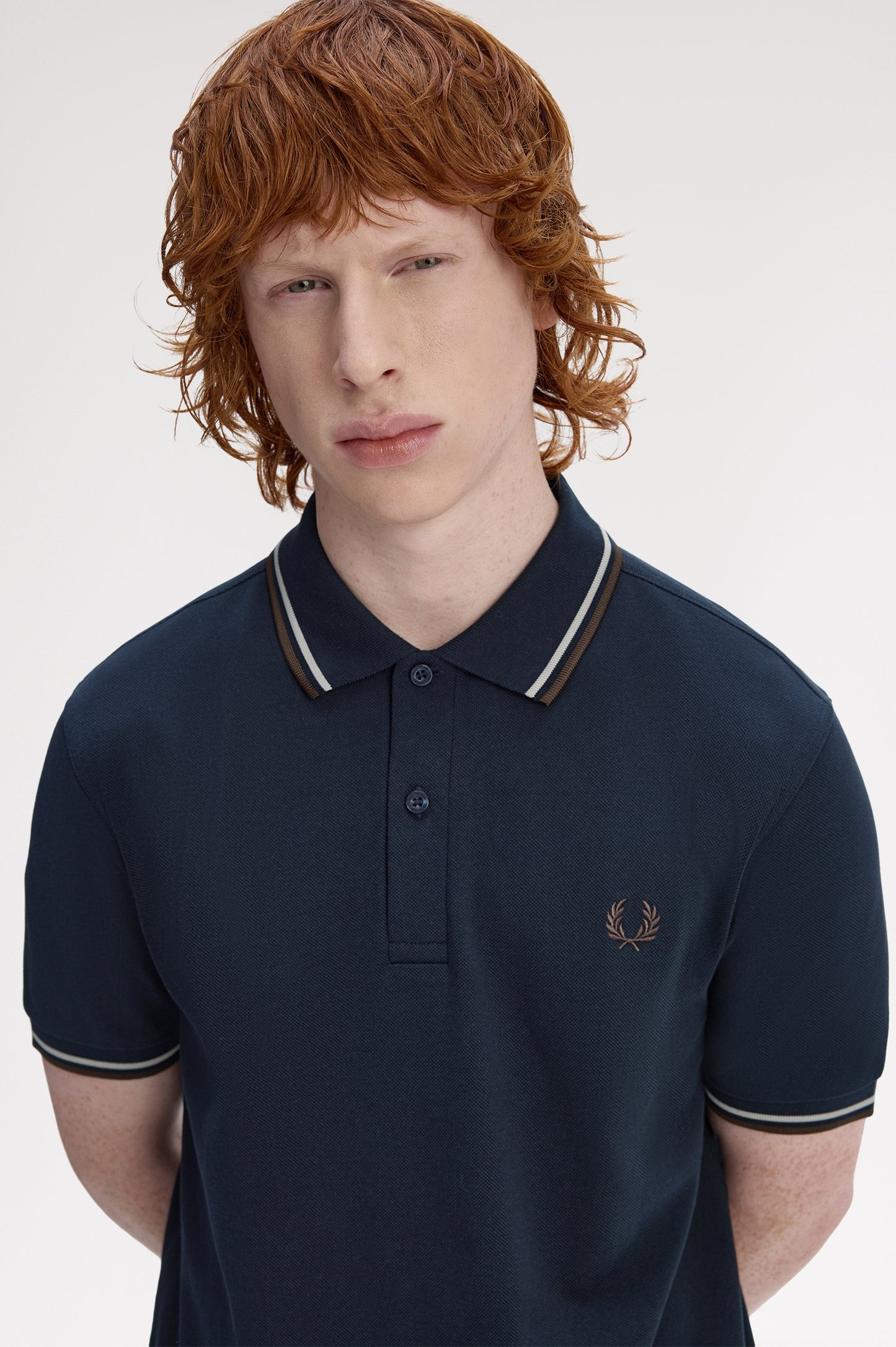 Fred Perry - TWIN TIPPED POLO SHIRT - Navy/Warm Oat/ Burnt Tobacco