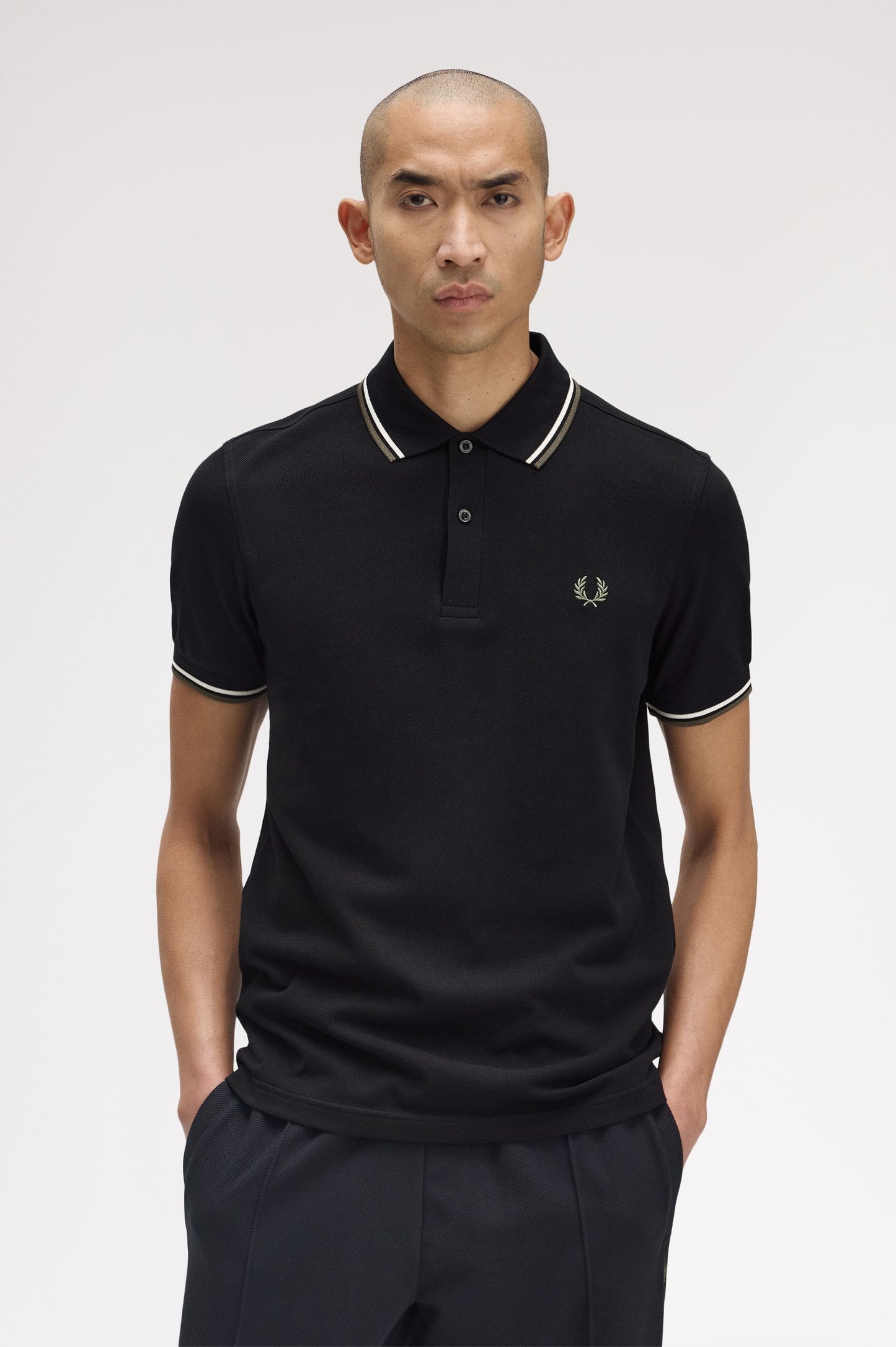 Fred Perry - TWIN TIPPED POLO SHIRT - Black/ Ecru/ Laurel Wreath Green