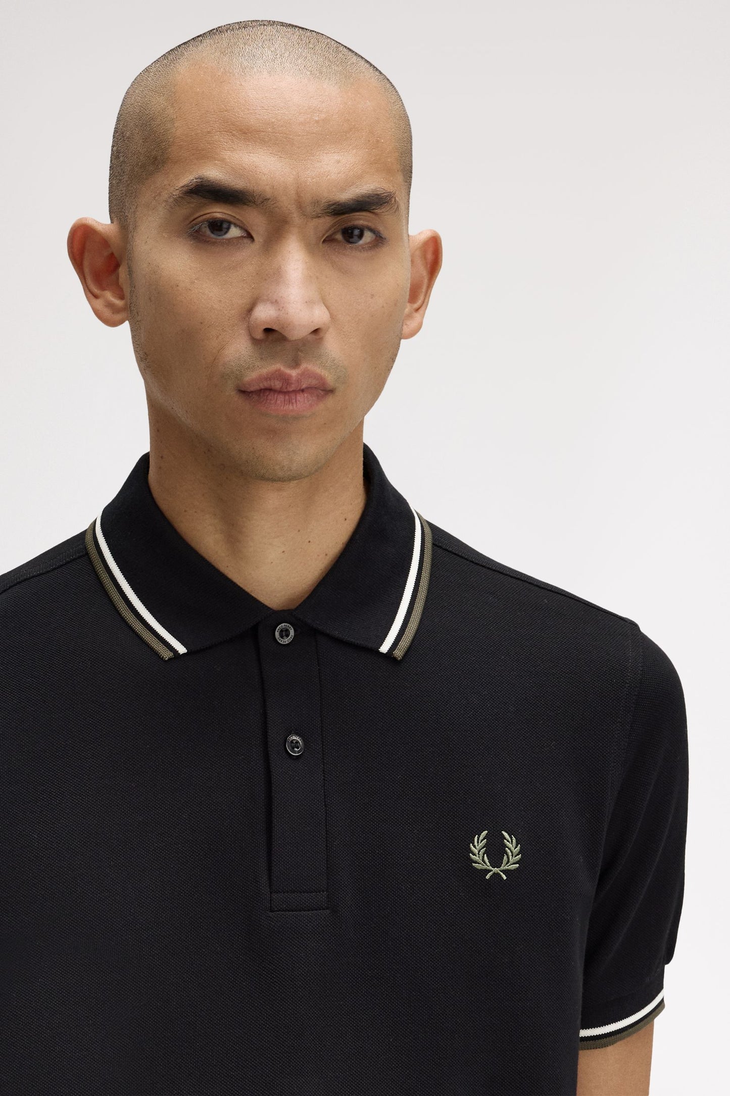 Fred Perry - TWIN TIPPED POLO SHIRT - Black/ Ecru/ Laurel Wreath Green