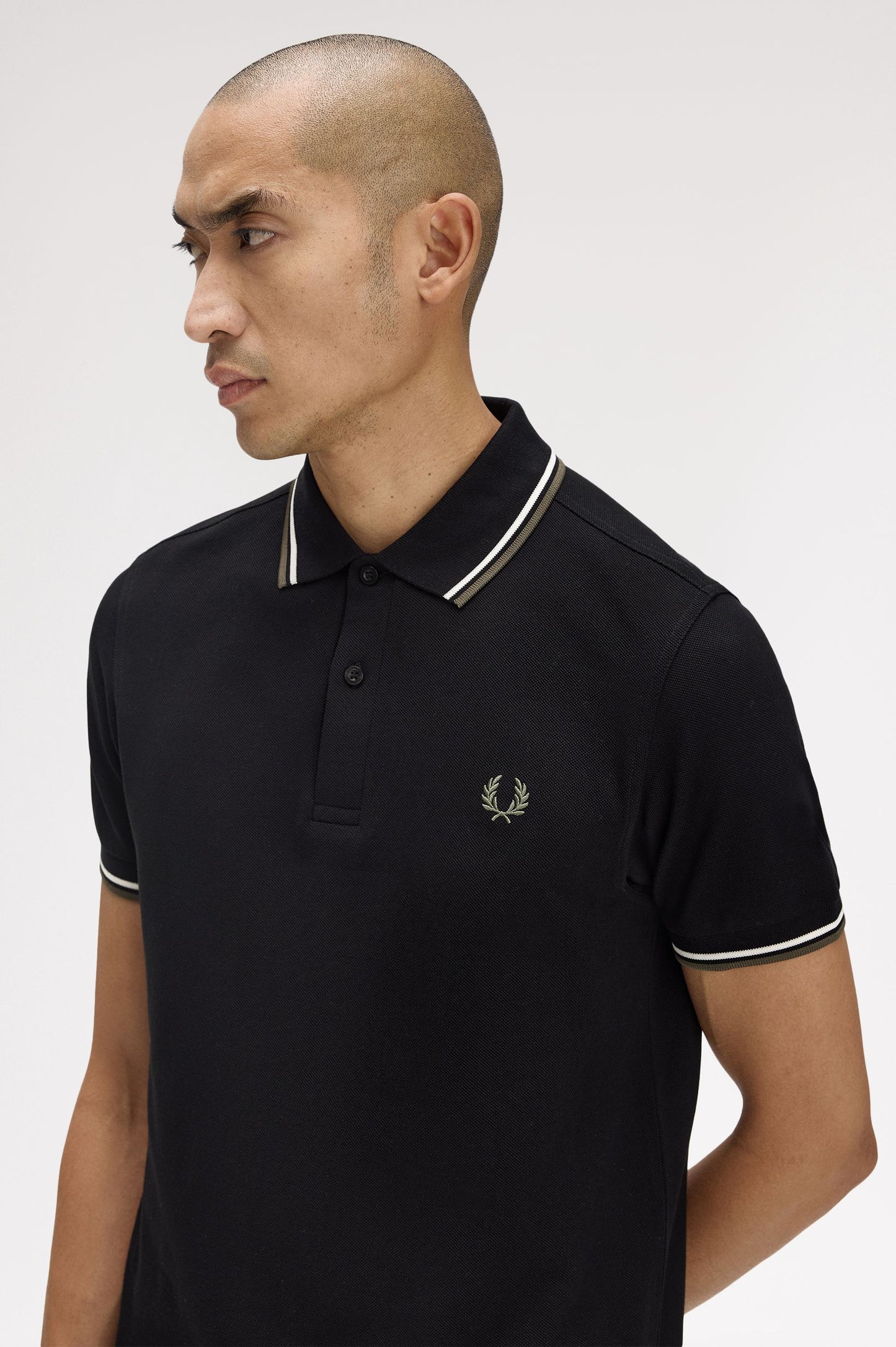 Fred Perry - TWIN TIPPED POLO SHIRT - Black/ Ecru/ Laurel Wreath Green