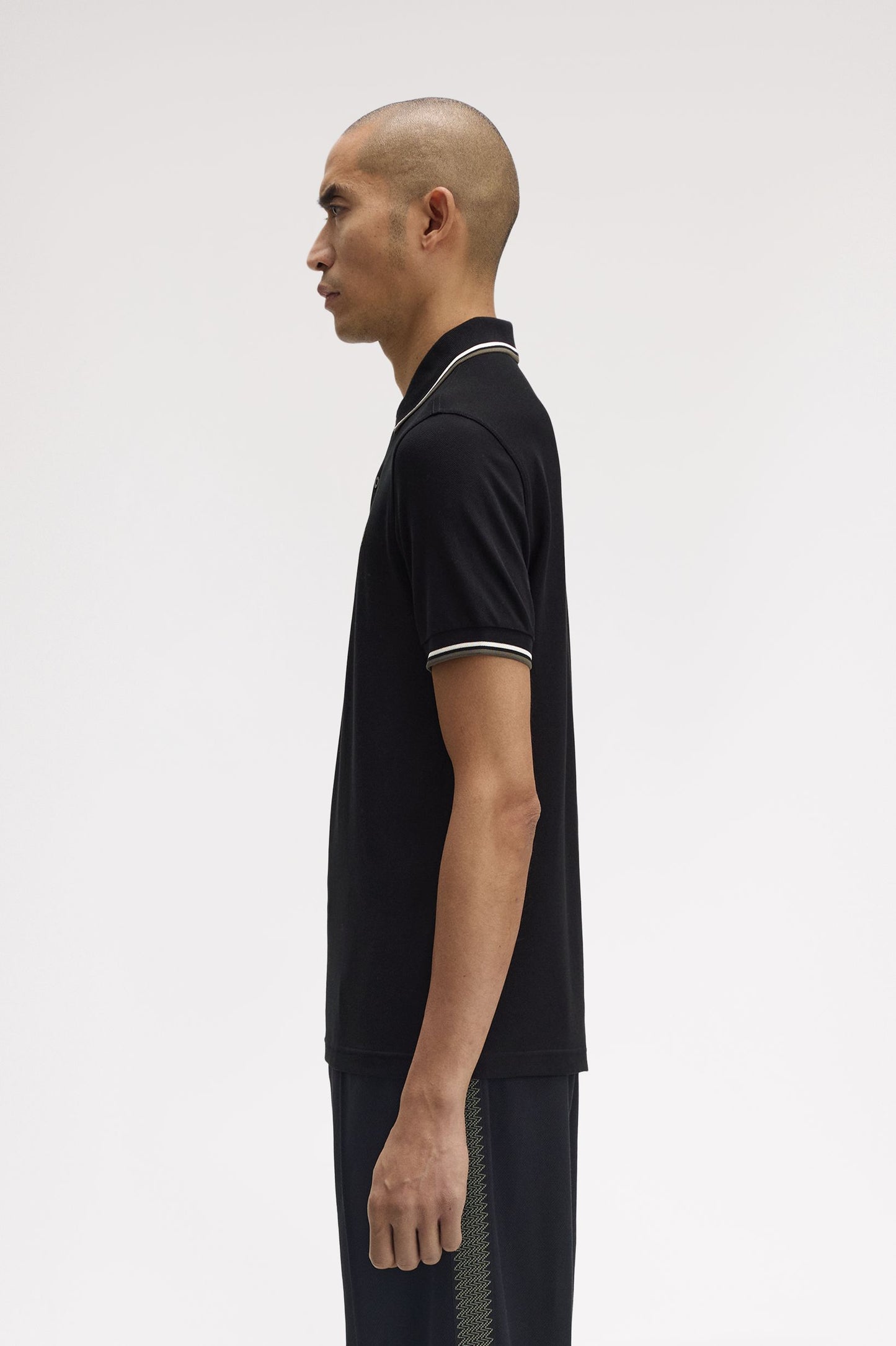 Fred Perry - TWIN TIPPED POLO SHIRT - Black/ Ecru/ Laurel Wreath Green