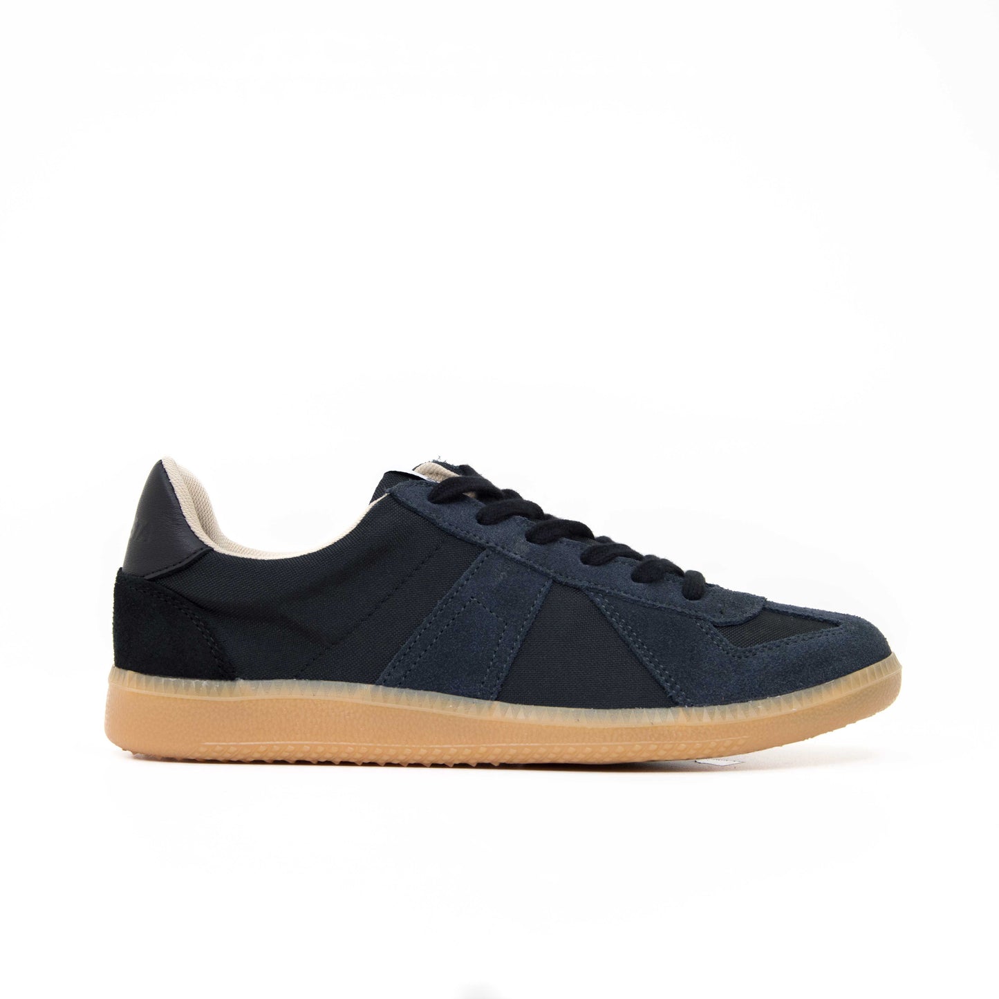 Novesta-GAT-Summer-Black-Transparent.02