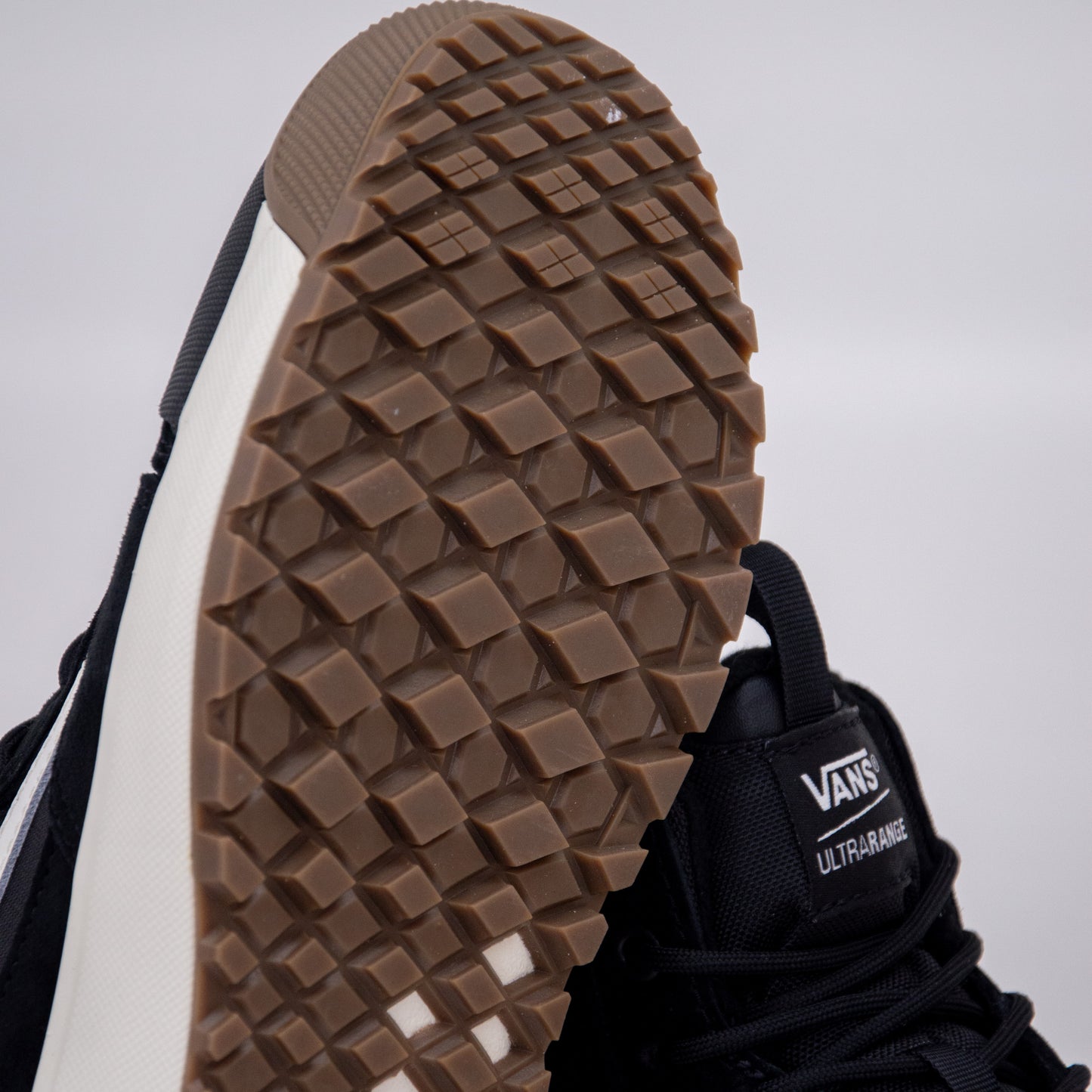 Vans - ultrarange exo - black_marshmallow_10