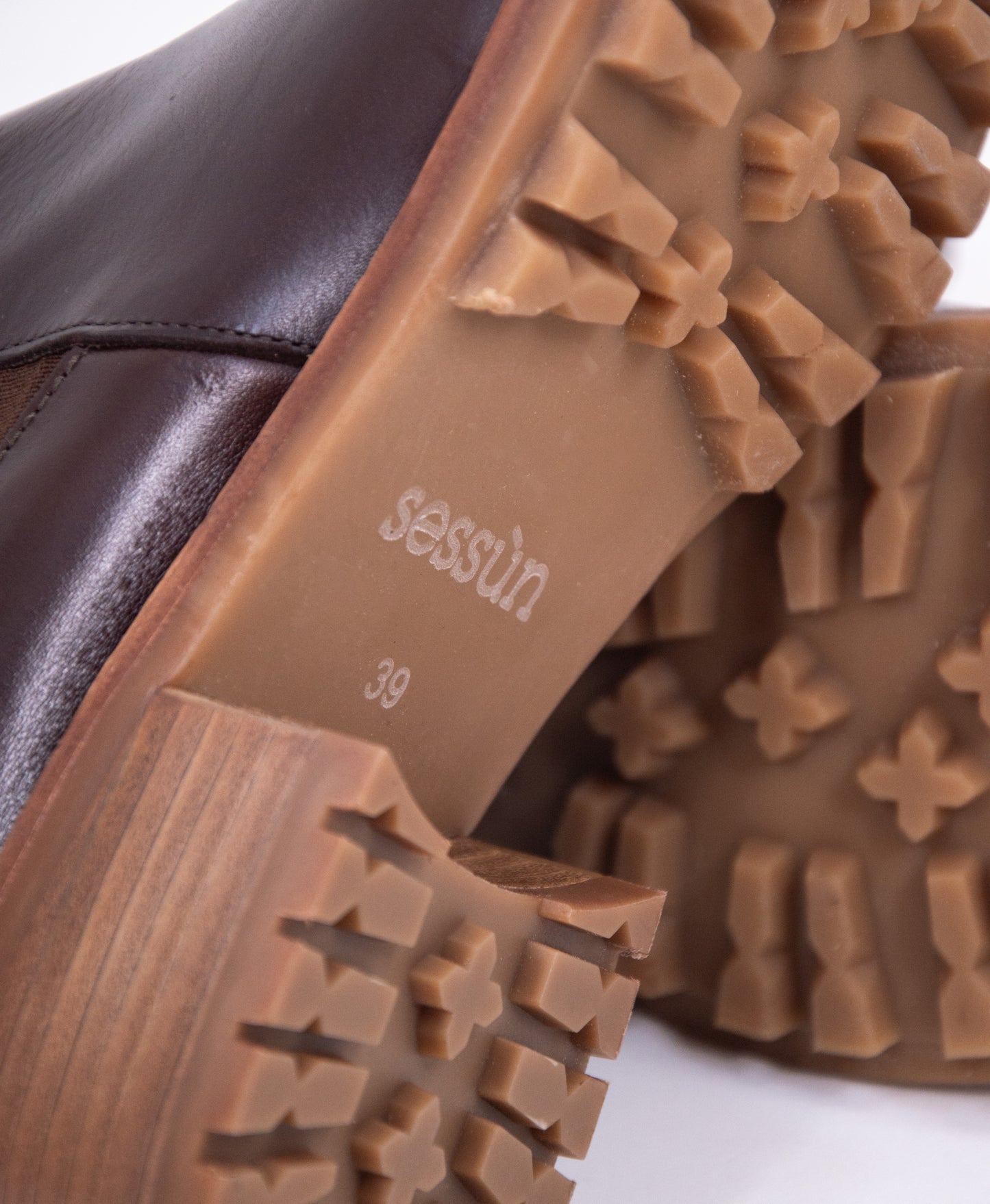 sessun-pierce-detail sole