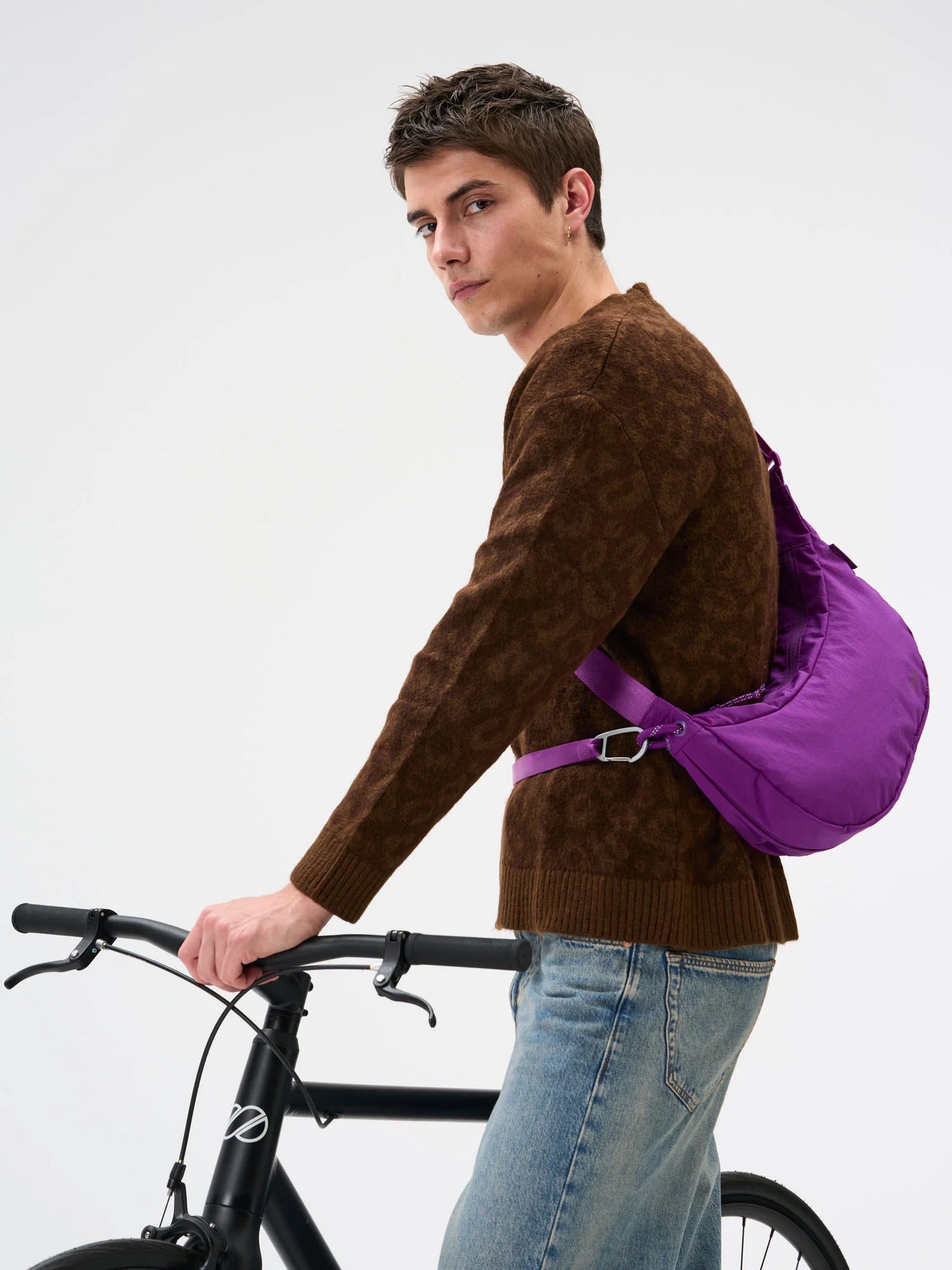 Aevor - BIKE SLING BAG - Electric Fuchsia