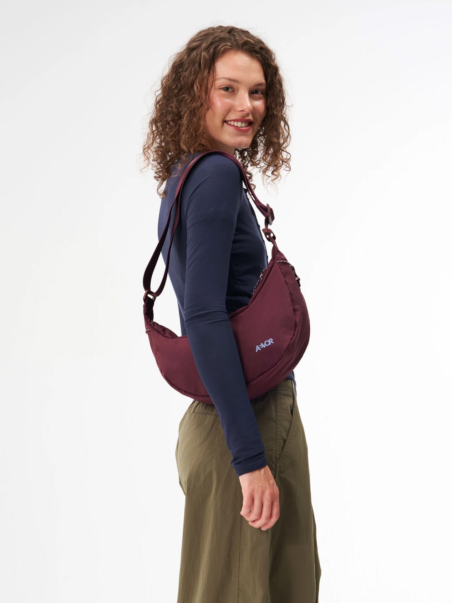 Aevor - SLING BAG SMALL - Burgundy