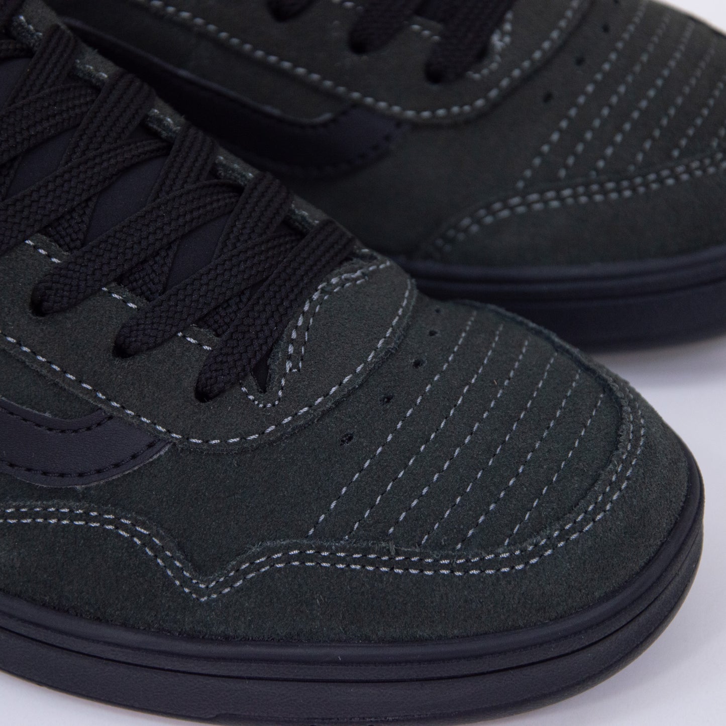 Cruze Too - Black Outsole_Black Ink_4