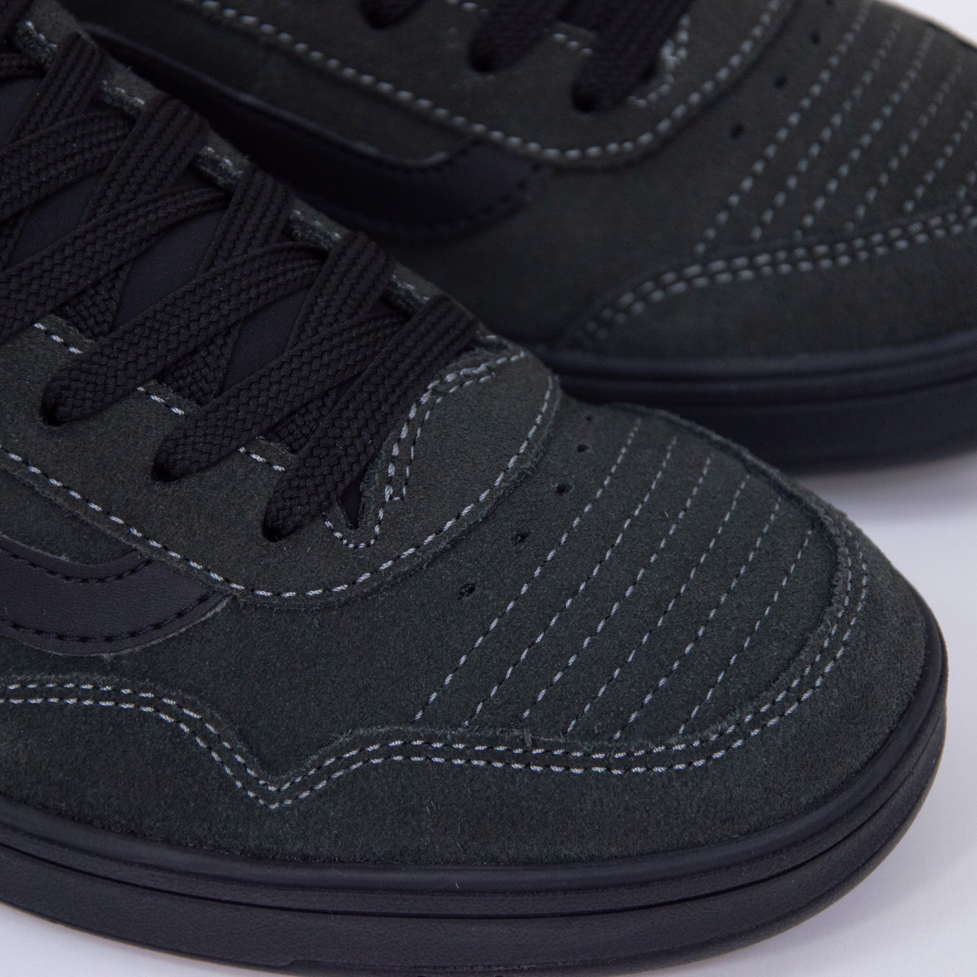 Cruze Too - Black Outsole_Black Ink_4