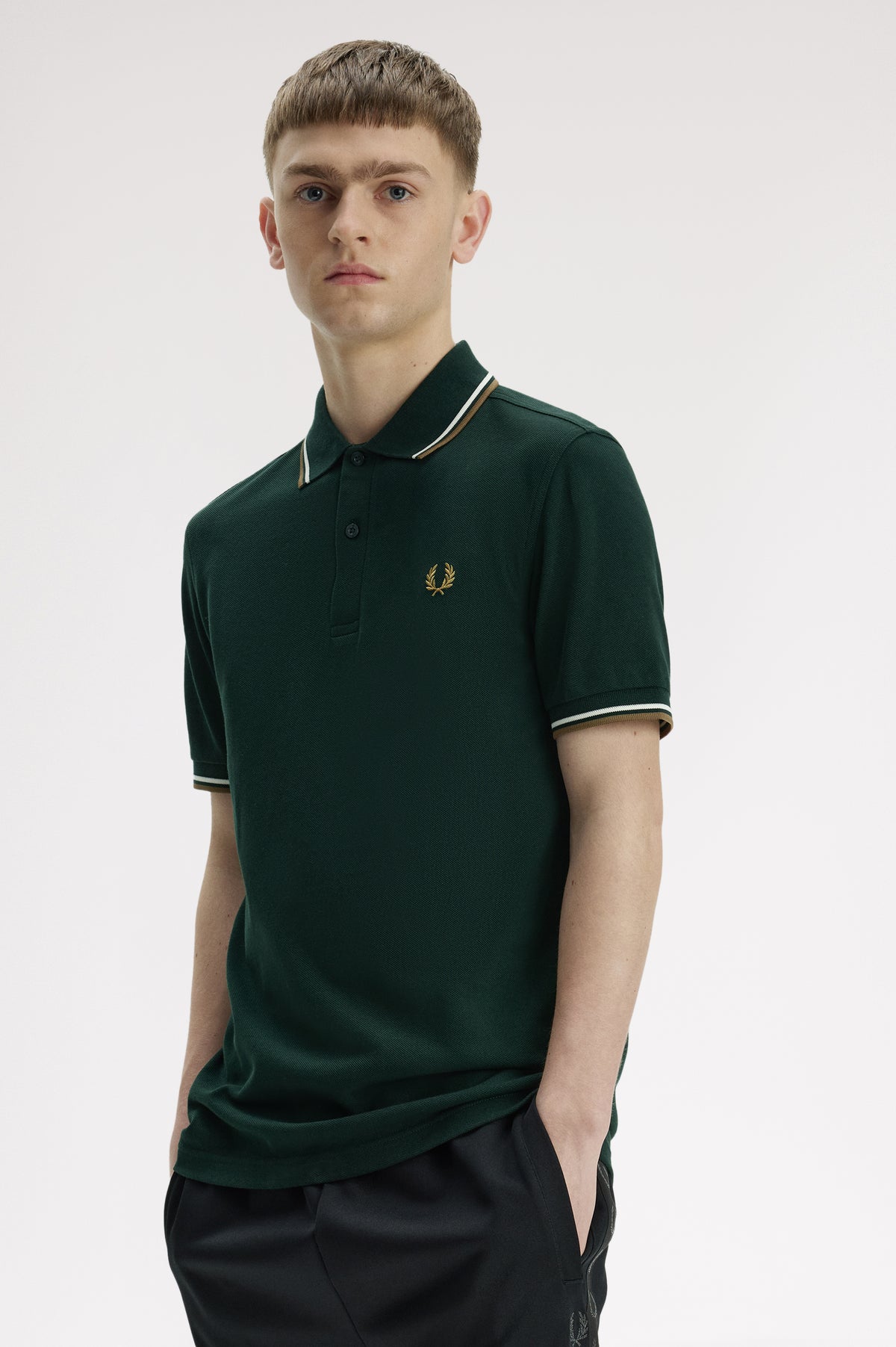 Fred_Perry_TWIN_TIPPED_POLO_SHIRT_Grassroots/Ecru/Bronze_M3600_50D