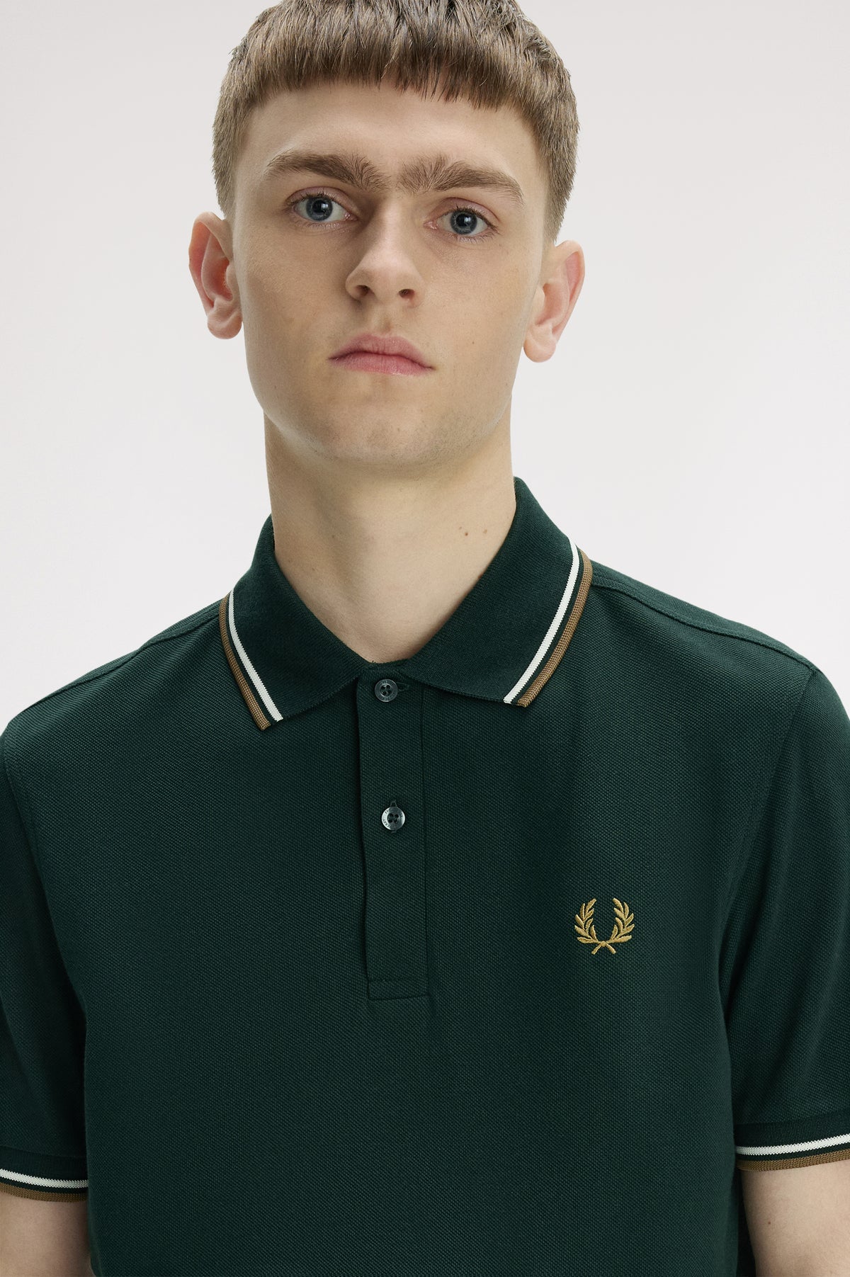 Fred_Perry_TWIN_TIPPED_POLO_SHIRT_Grassroots/Ecru/Bronze_M3600_50D