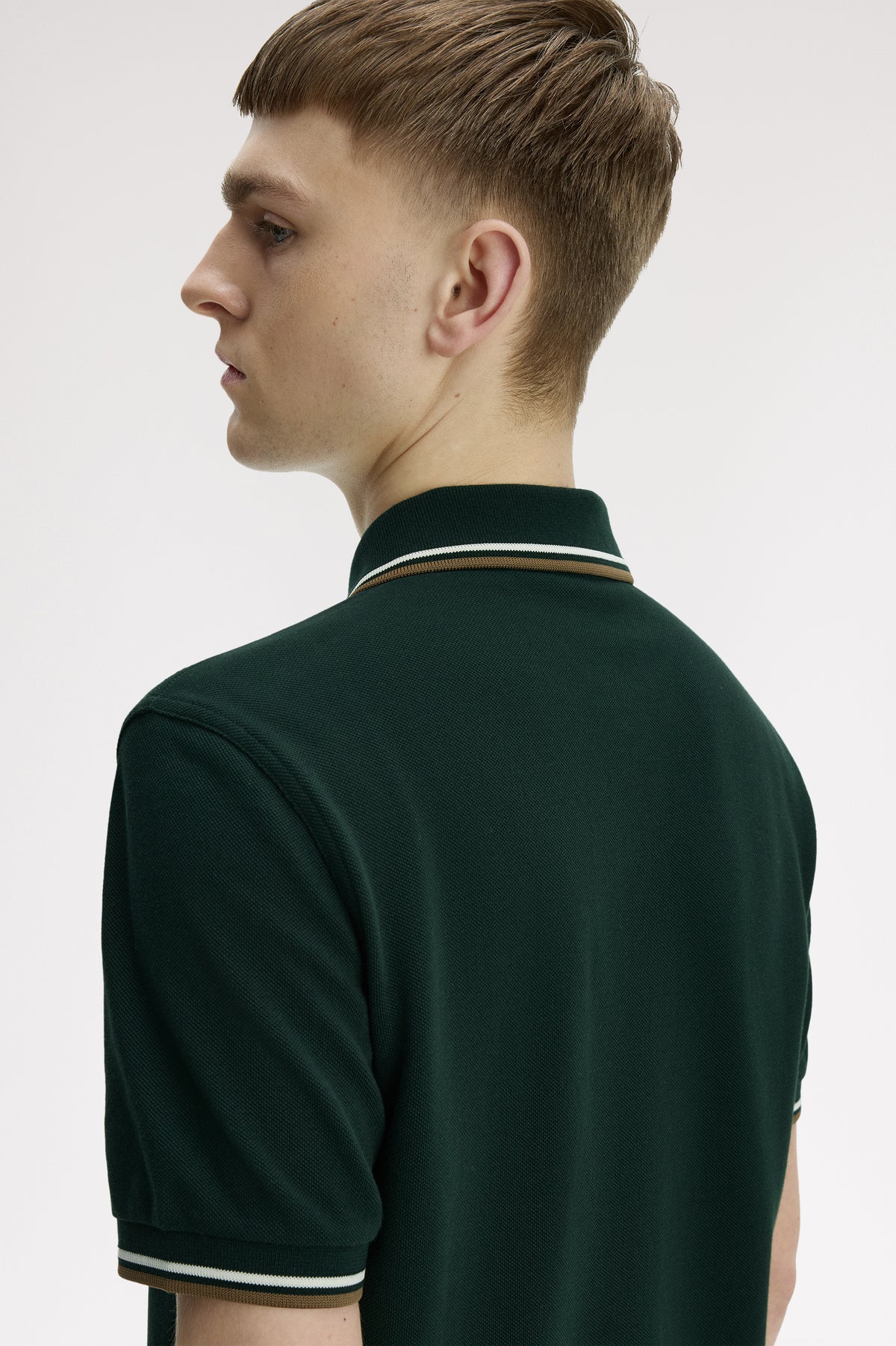 Fred_Perry_TWIN_TIPPED_POLO_SHIRT_Grassroots/Ecru/Bronze_M3600_50D