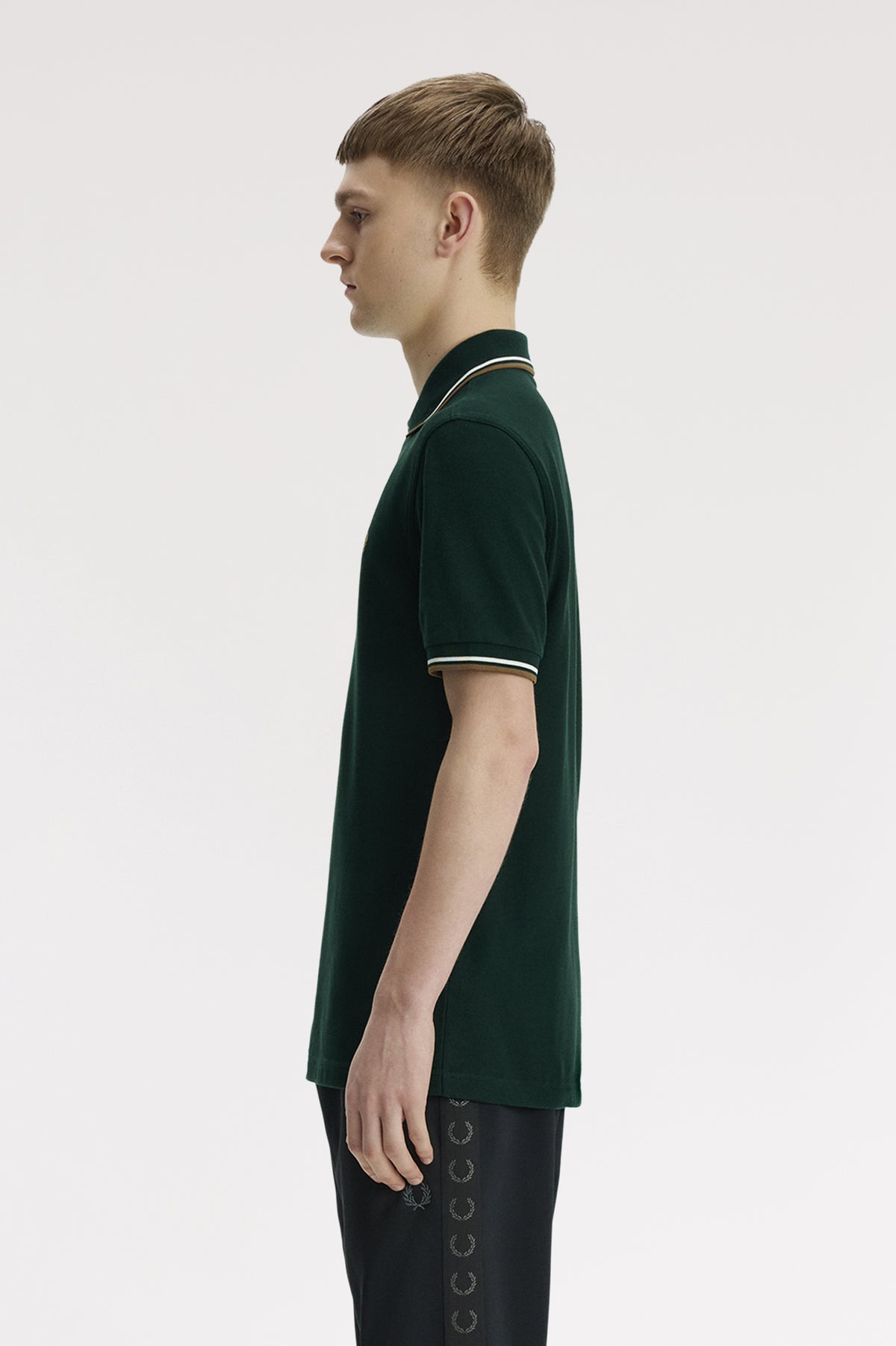 Fred_Perry_TWIN_TIPPED_POLO_SHIRT_Grassroots/Ecru/Bronze_M3600_50D