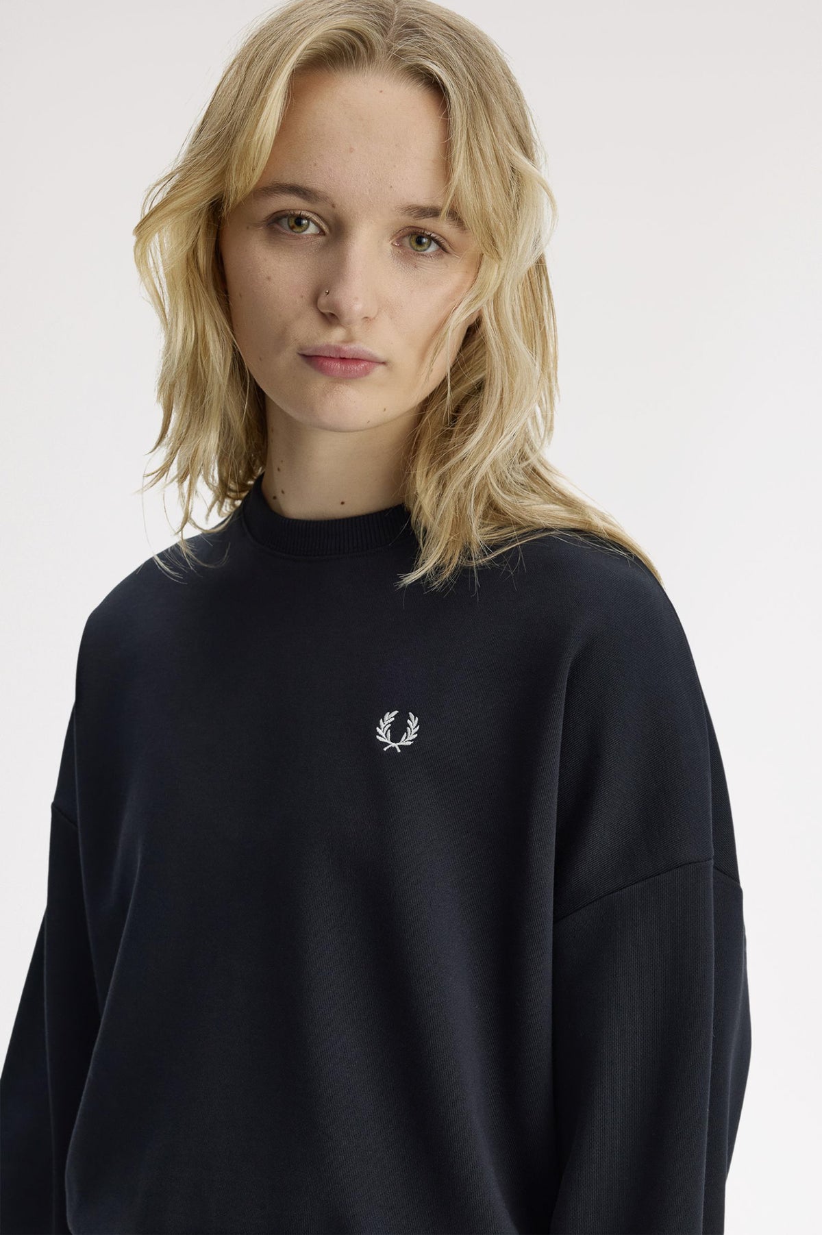 Fred_Perry_W'_TIPPED_SWEATSHIRT_BLACK_G5135_184
