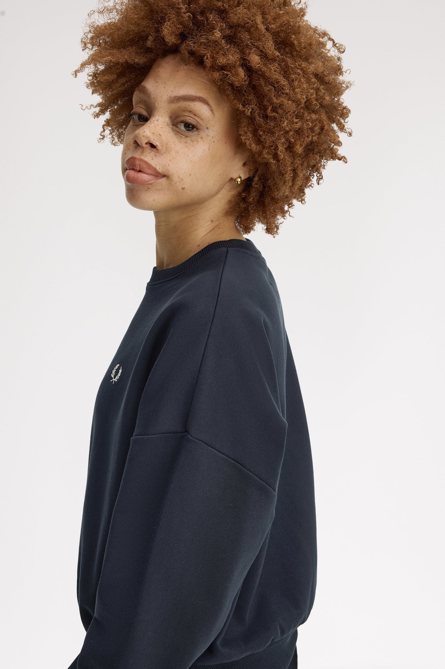 Fred Perry - W' CREW NECK SWEATSHIRT - Navy/White