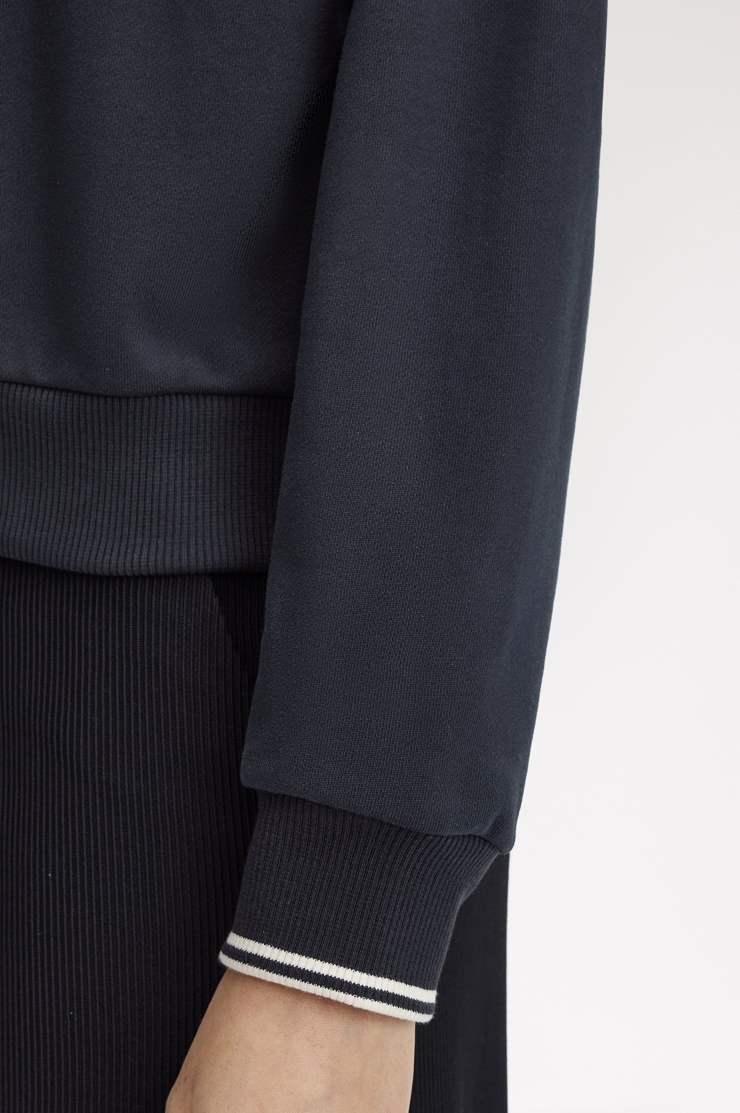 Fred Perry - W' CREW NECK SWEATSHIRT - Navy/White