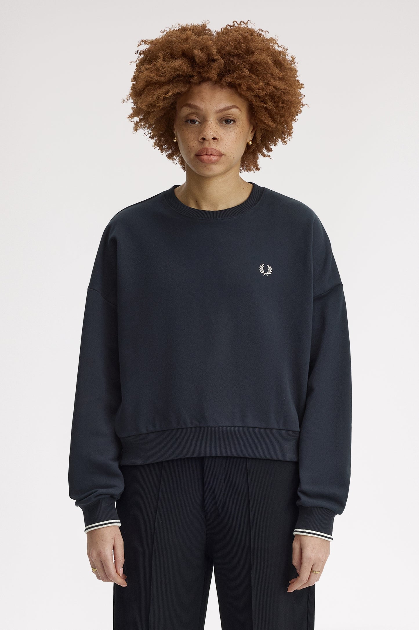 Fred Perry - W' CREW NECK SWEATSHIRT - Navy/White