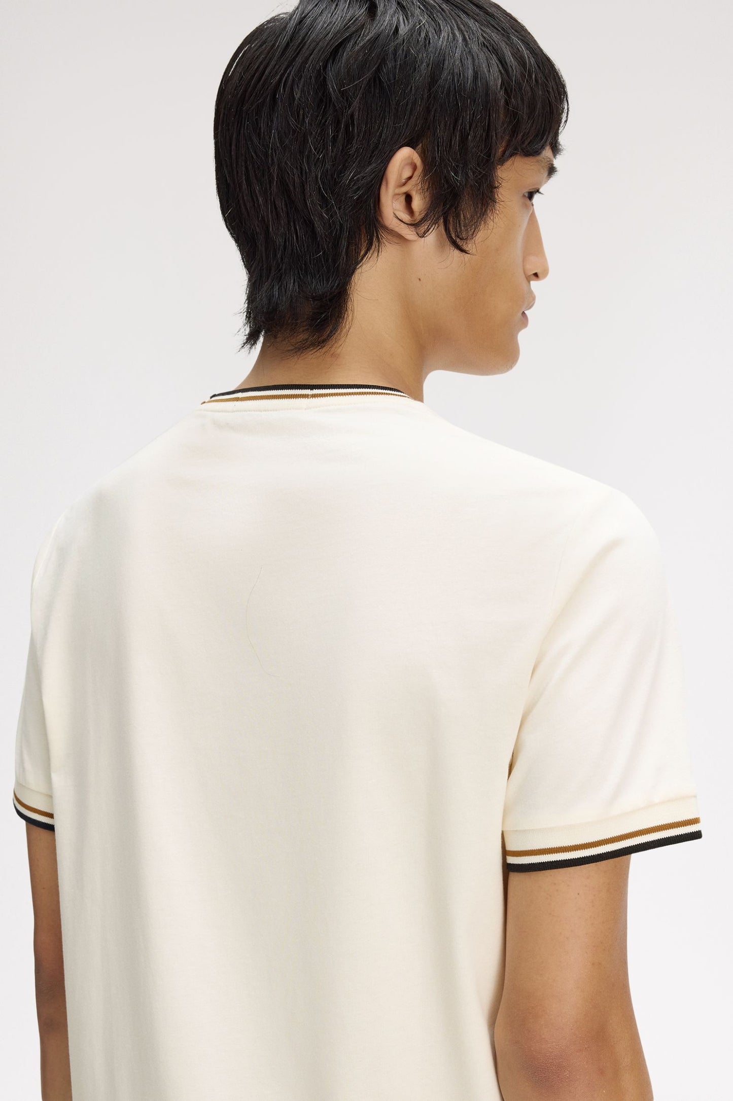 Fred Perry - TWIN TIPPED T-SHIRT - Ecru/Dark Caramel/Black