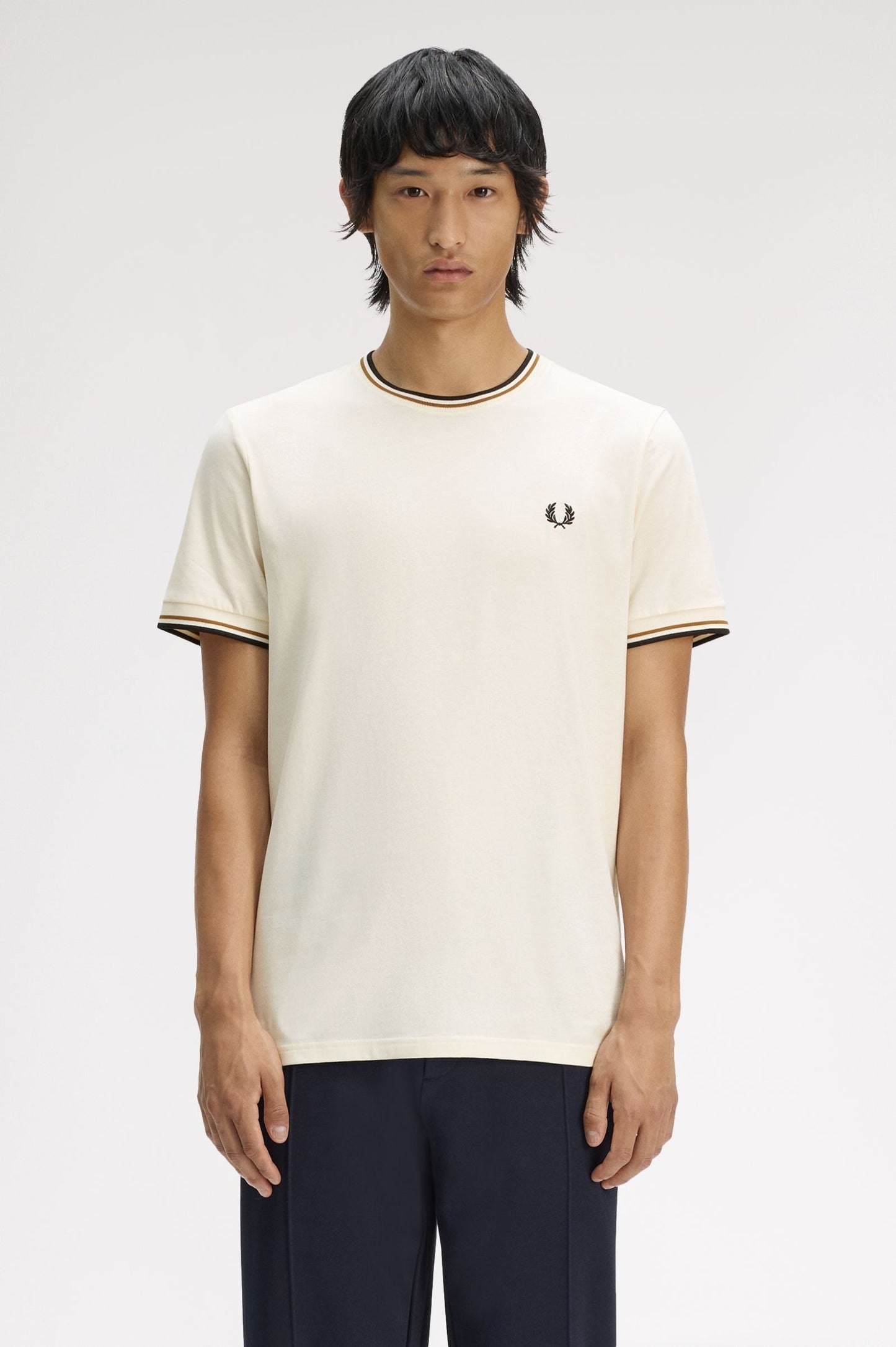 Fred Perry - TWIN TIPPED T-SHIRT - Ecru/Dark Caramel/Black