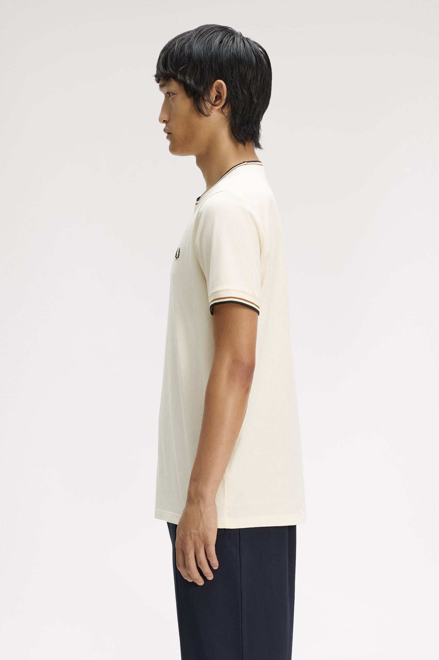 Fred Perry - TWIN TIPPED T-SHIRT - Ecru/Dark Caramel/Black