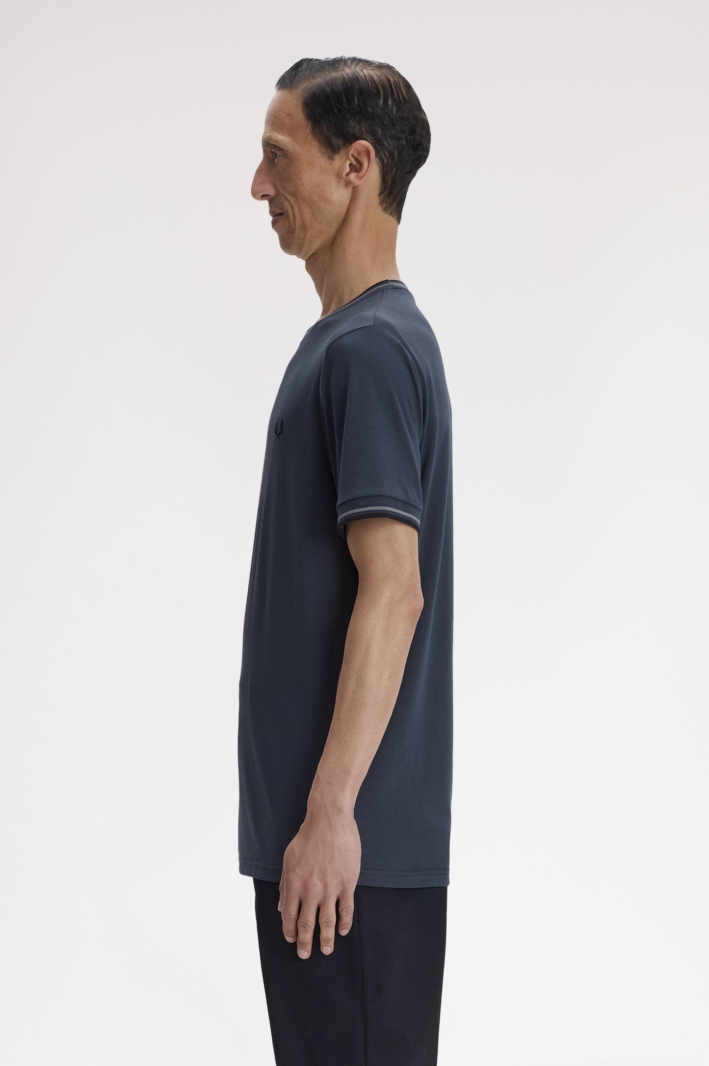 Fred Perry - TWIN TIPPED T-SHIRT - Dark Airforce/Stockport Blue/Black