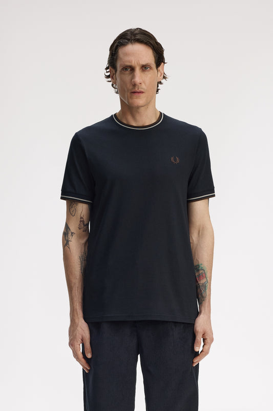 Fred Perry - TWIN TIPPED T-SHIRT - Navy/Warmoat/Browntobacco