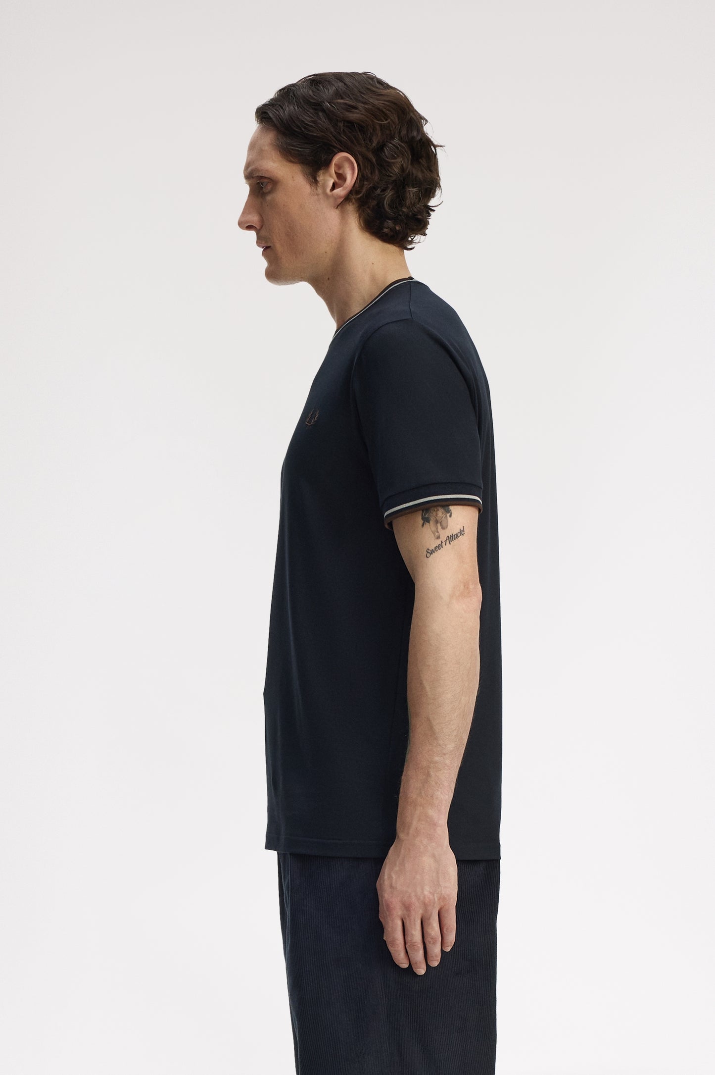 Fred Perry - TWIN TIPPED T-SHIRT - Navy/Warmoat/Browntobacco