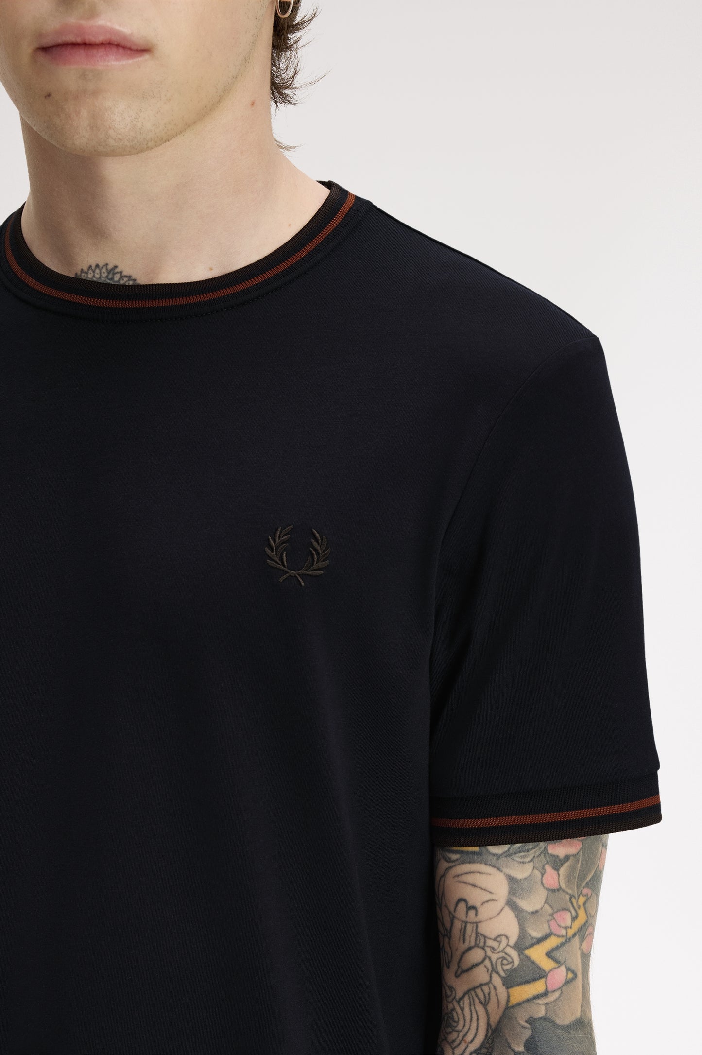 Fred Perry - TWIN TIPPED T-SHIRT - Navy/Brandy/Rich Brown
