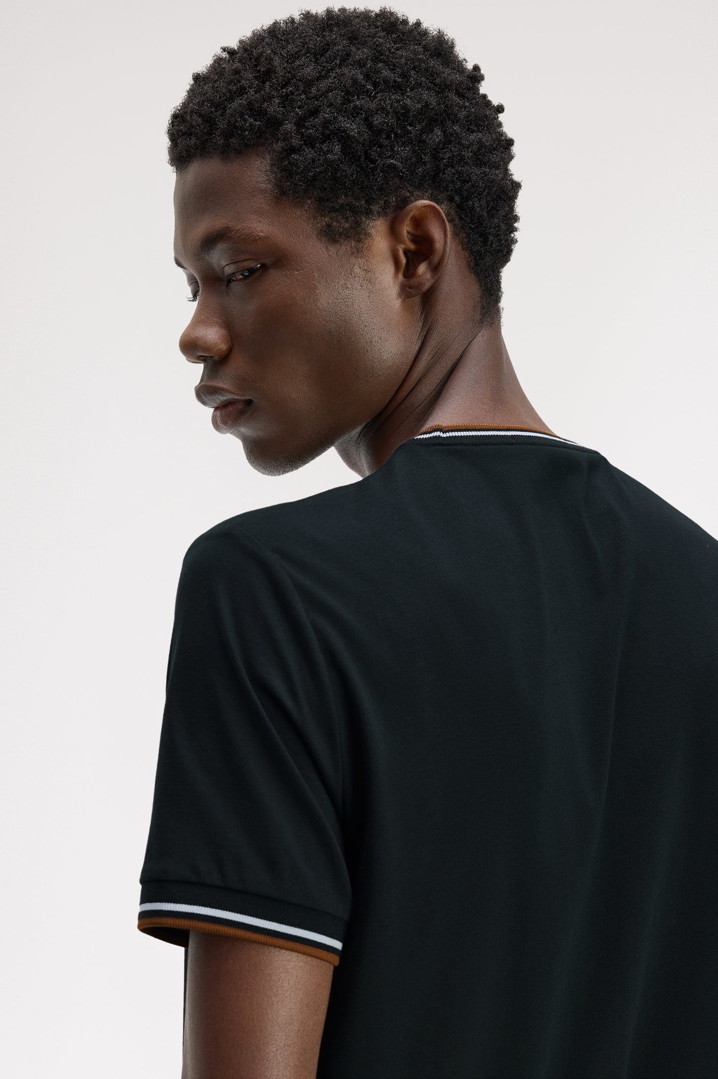 Fred Perry - TWIN TIPPED T-SHIRT - Night Green/Dusky Blue/Dark Caramel