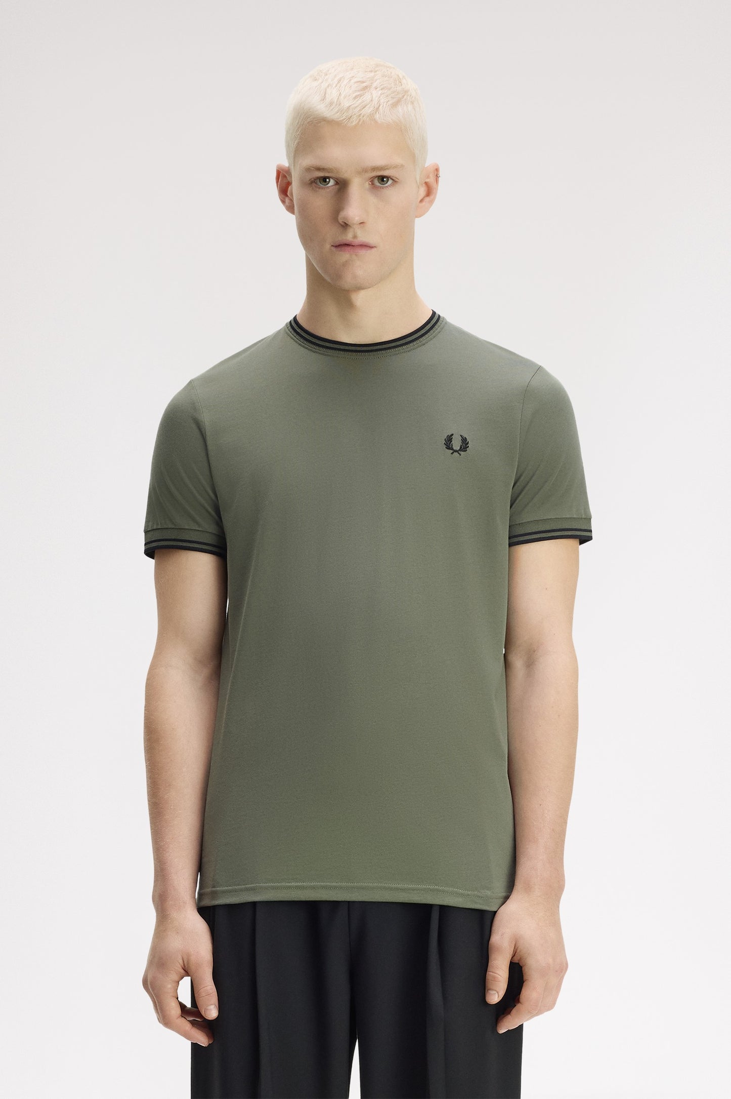 Fred Perry - TWIN TIPPED T-SHIRT - Laurel Wreath Green/Black