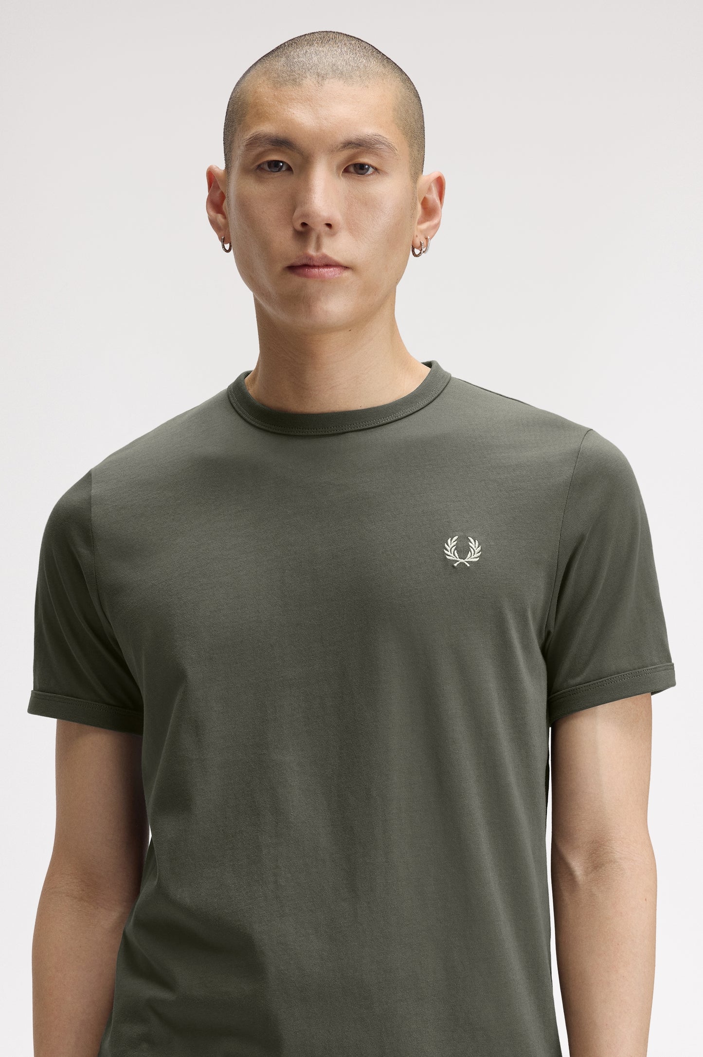 Fred Perry - RINGER T-SHIRT - Field Green