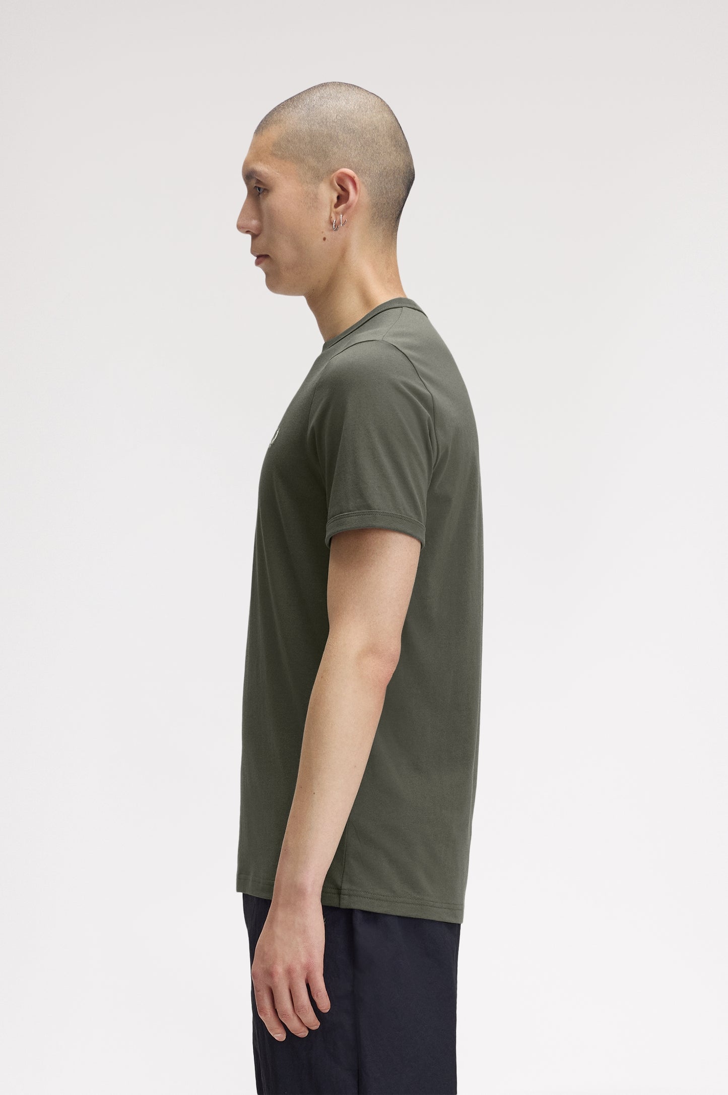 Fred Perry - RINGER T-SHIRT - Field Green