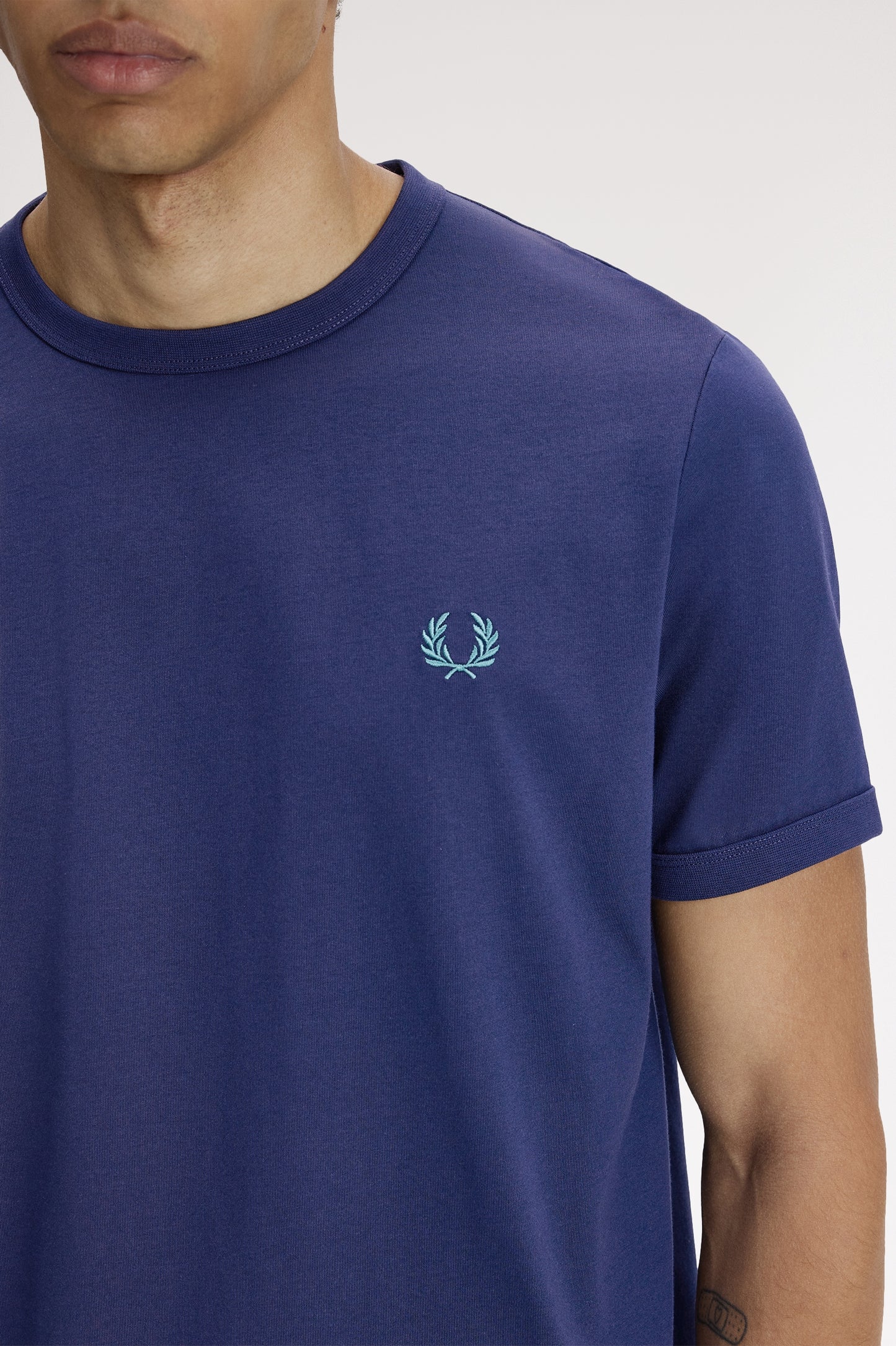 Fred Perry - RINGER T-SHIRT - Tennis Blue