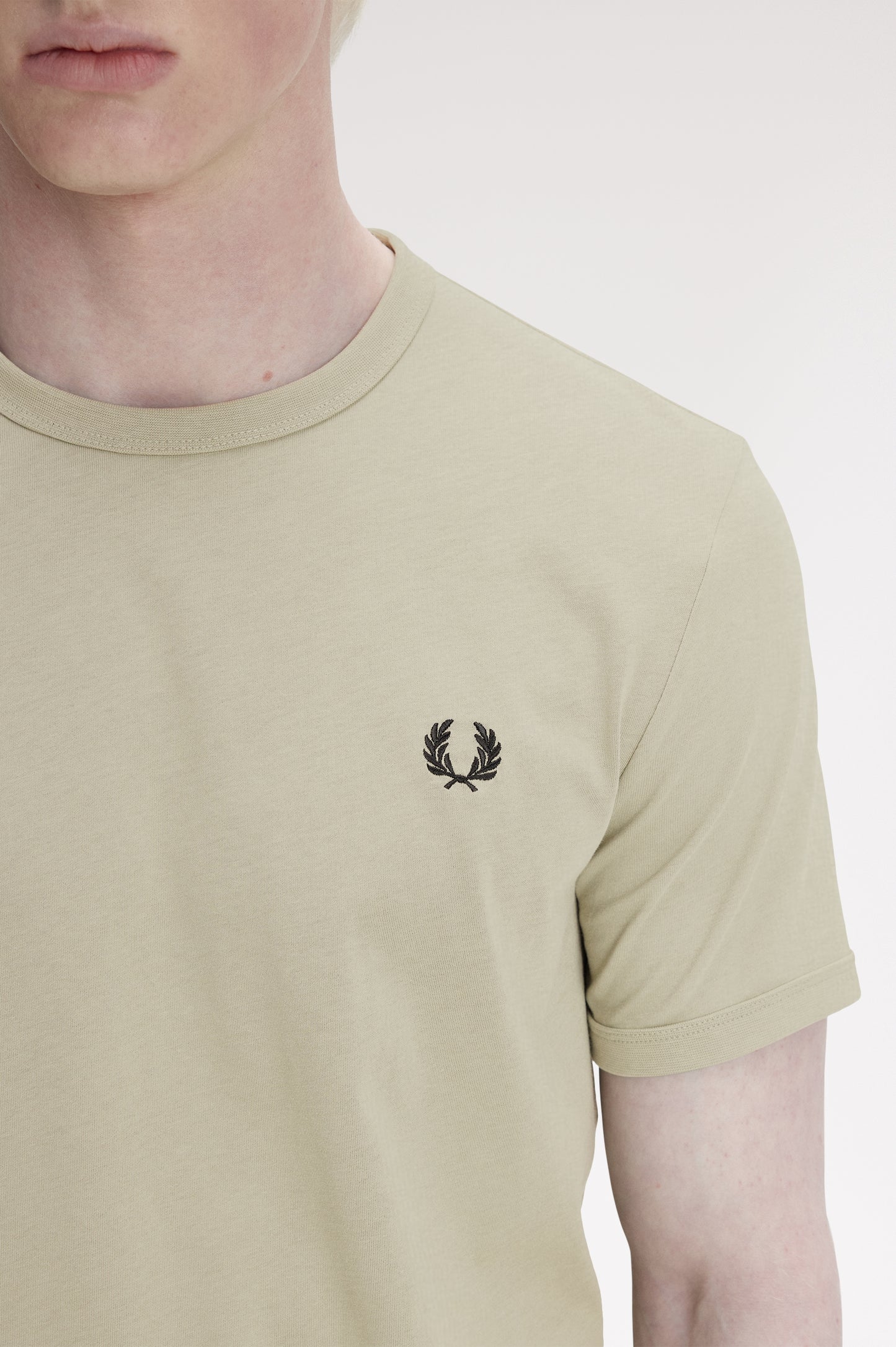 Fred Perry - RINGER T-SHIRT - Seagrass