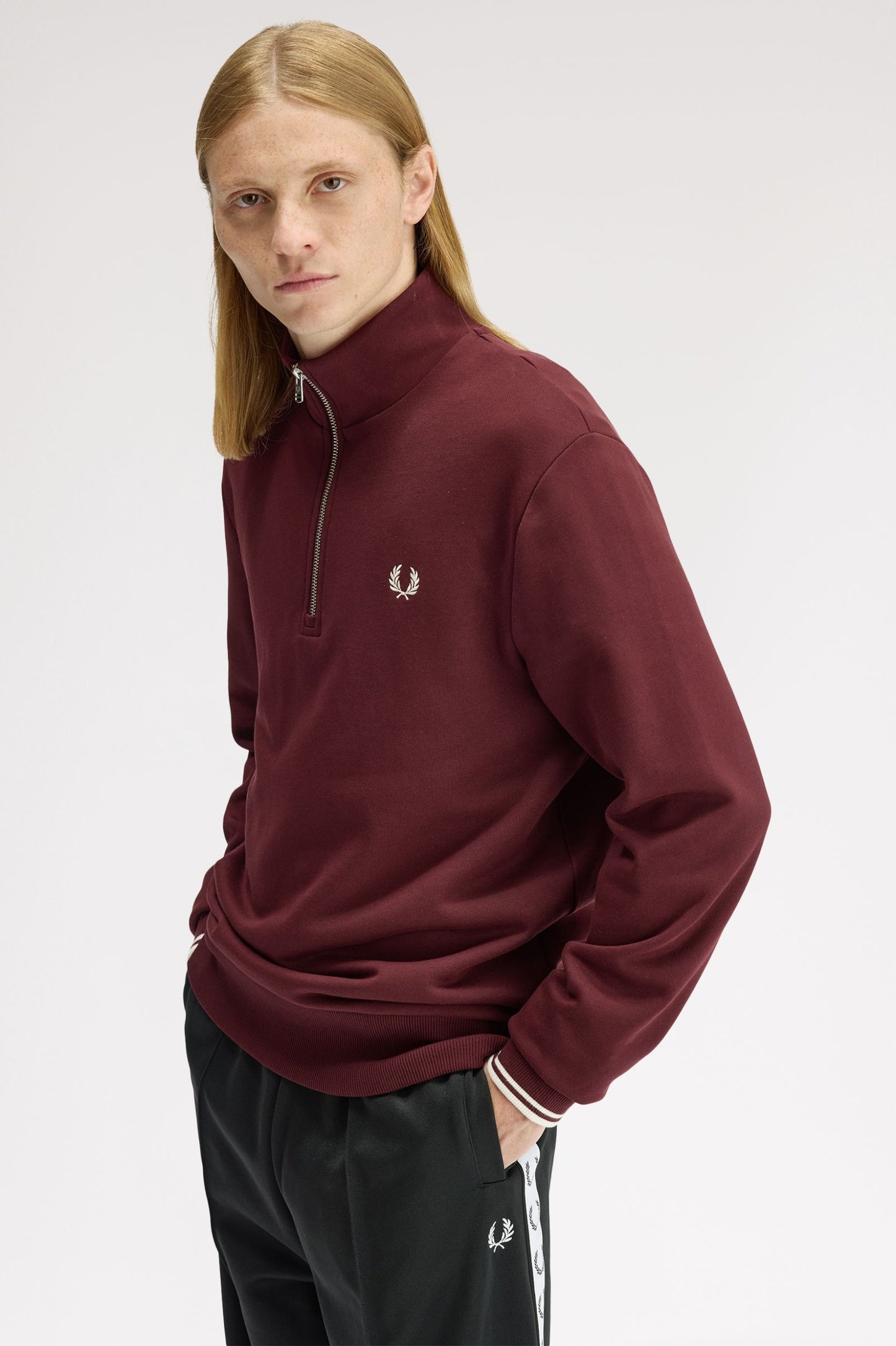 Fred Perry - HALF ZIP SWEATSHIRT - Oxblood/Ecru