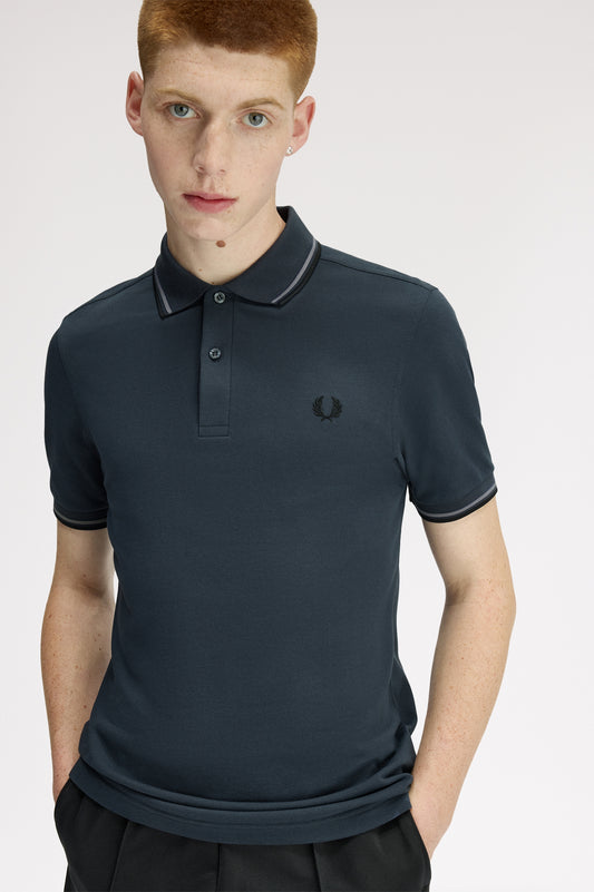Fred Perry - TWIN TIPPED POLO SHIRT - Dark Airforce/Sports Blue/Black